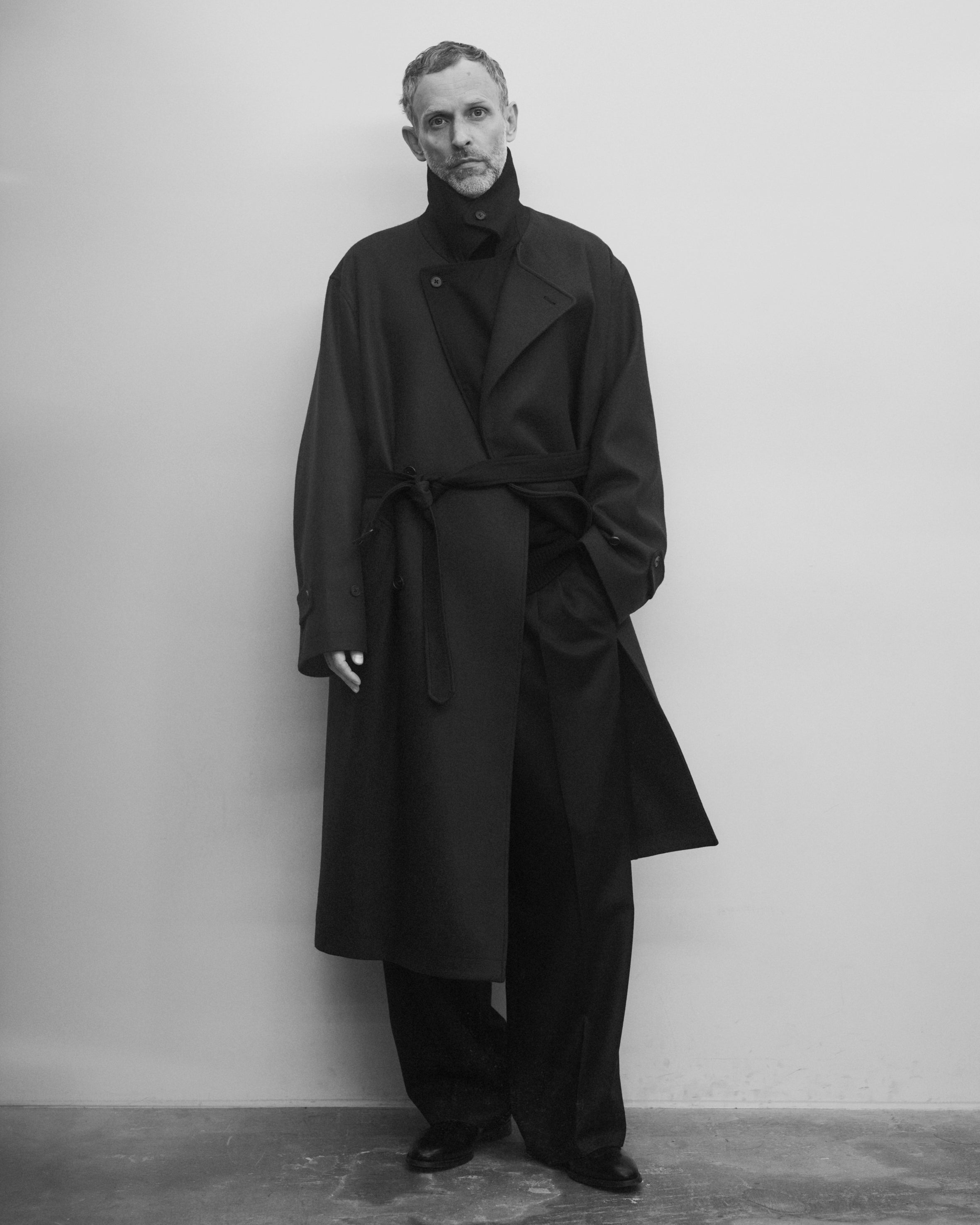 BLACK DOUBLE LAPELED DOUBLE BREASTED COAT
