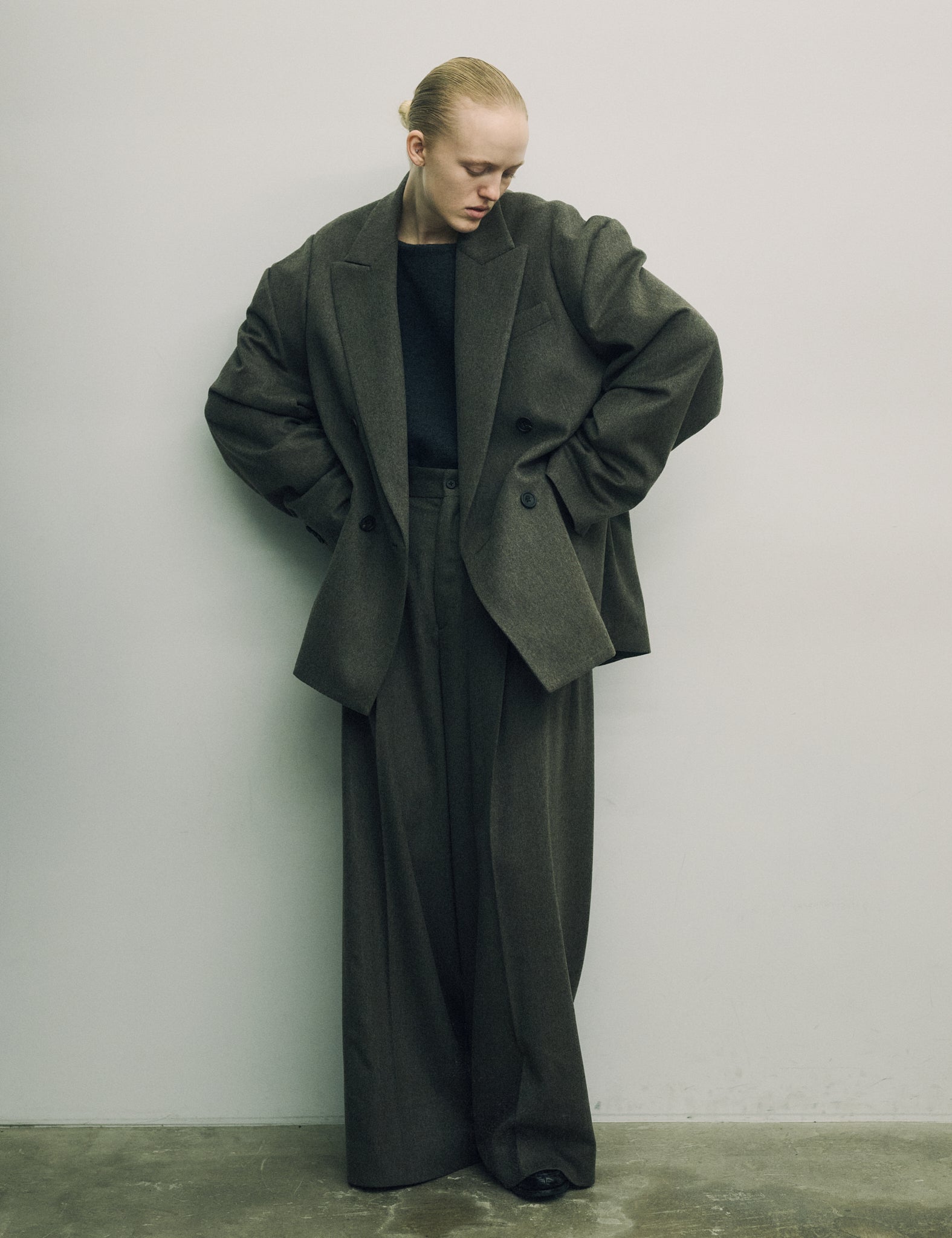 TAUPE WOOL DOESKIN DEFORMED SHOULDER JACKET