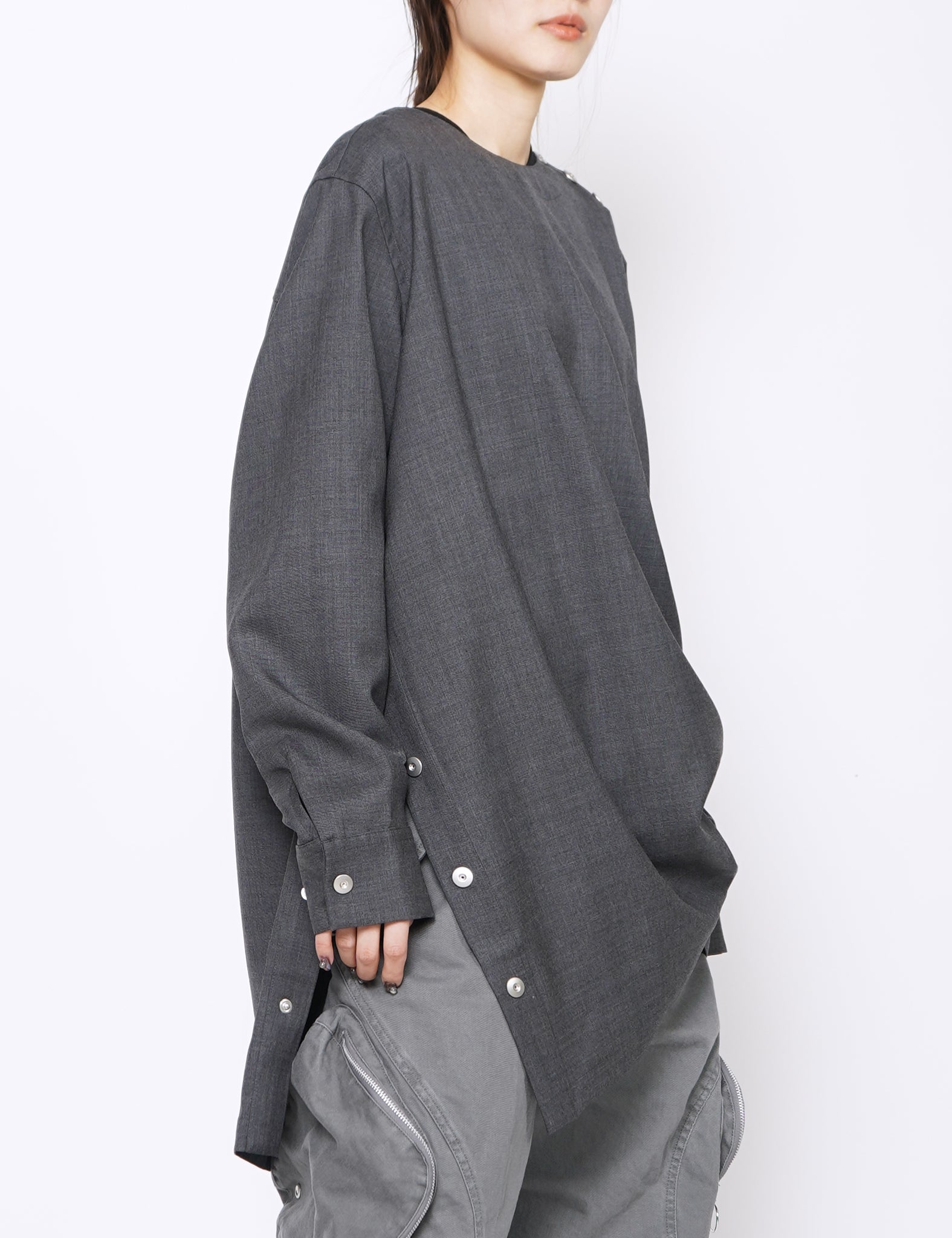 GREY OFF SCALE SUITING CINCHED SHIRT