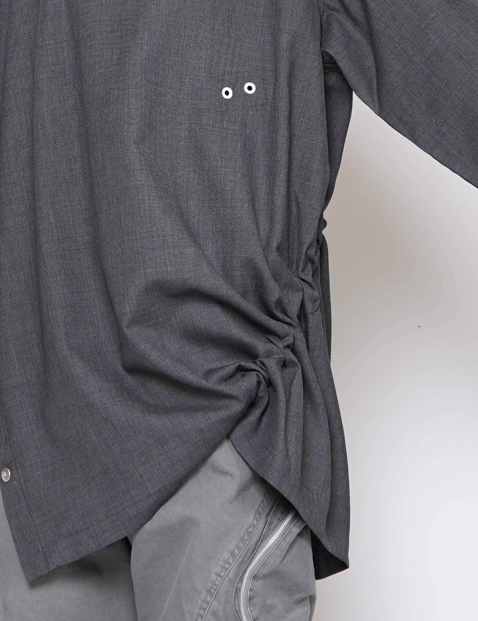 GREY OFF SCALE SUITING CINCHED SHIRT