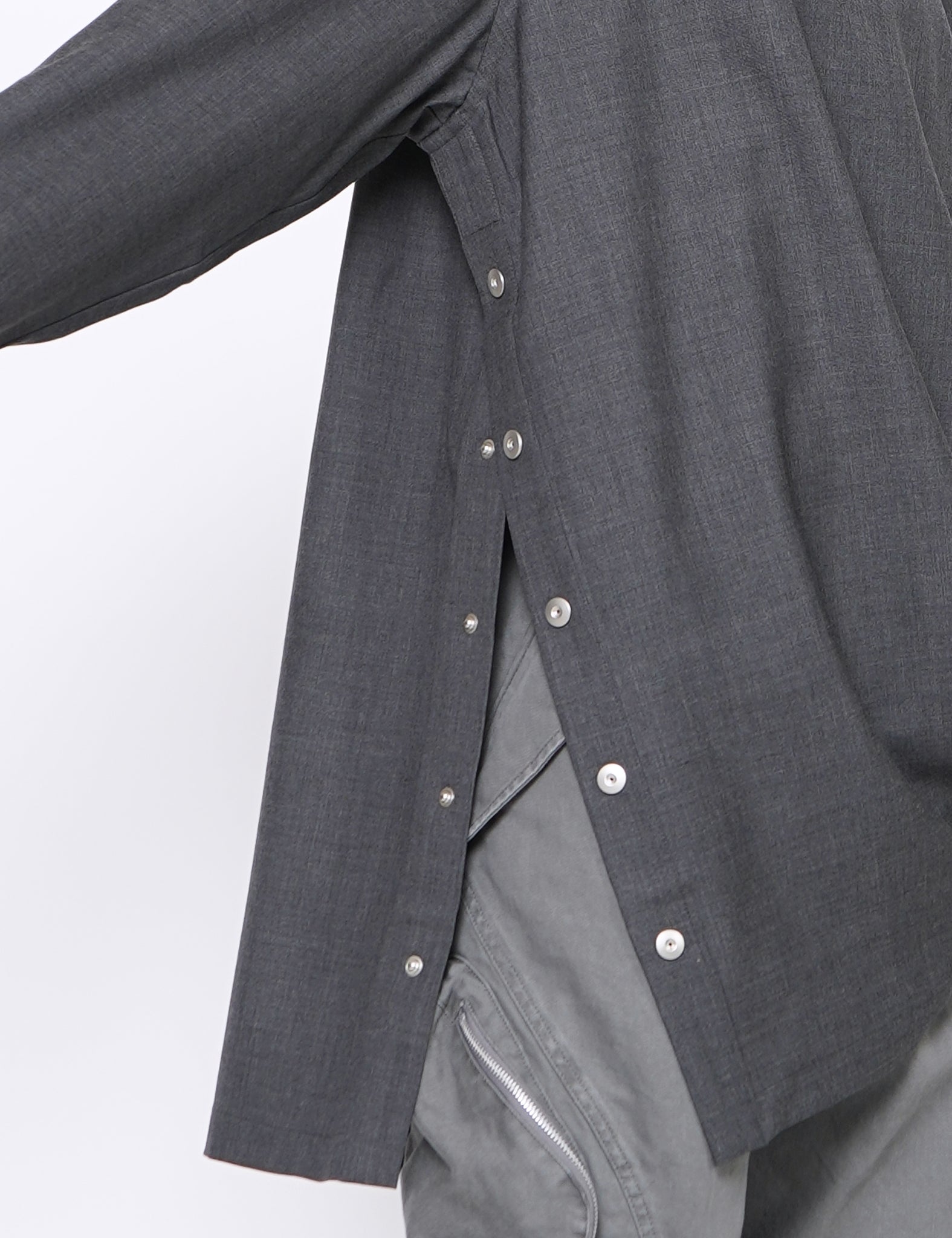 GREY OFF SCALE SUITING CINCHED SHIRT