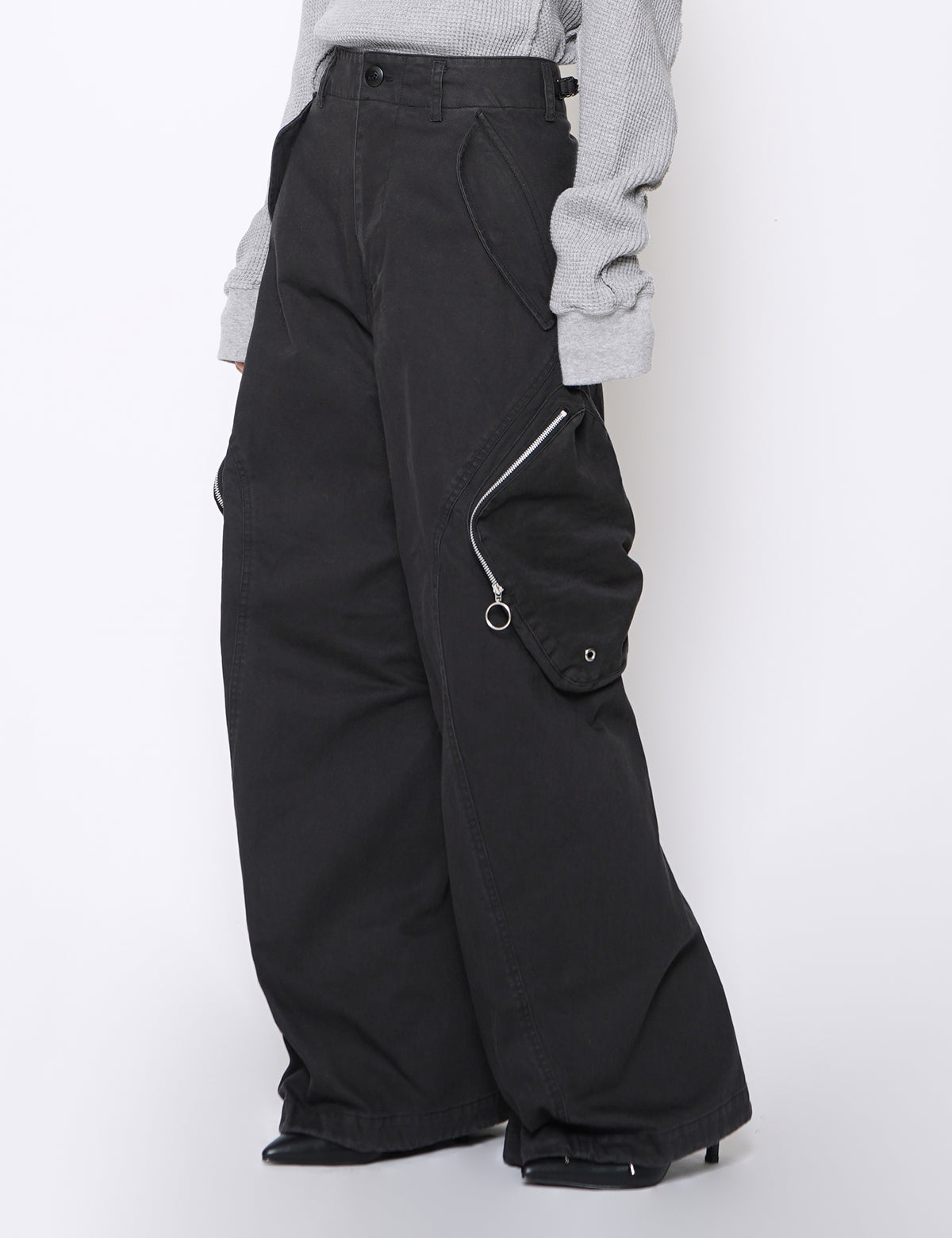 NVRFRGT BLACK 3D TWISTED CARGO PANTS SS25