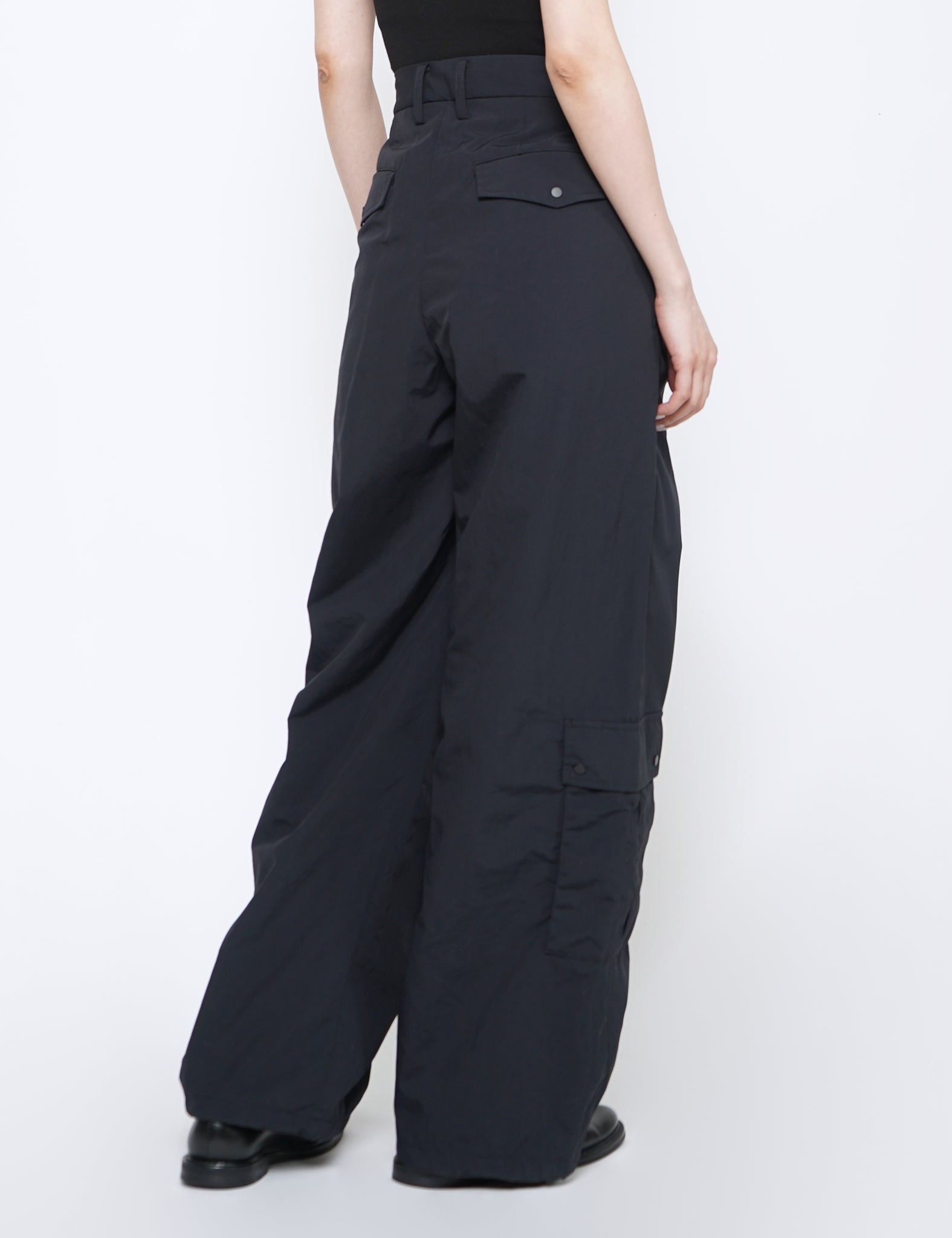 BLACK TWO TUCKS WIDE CARGO PANTS