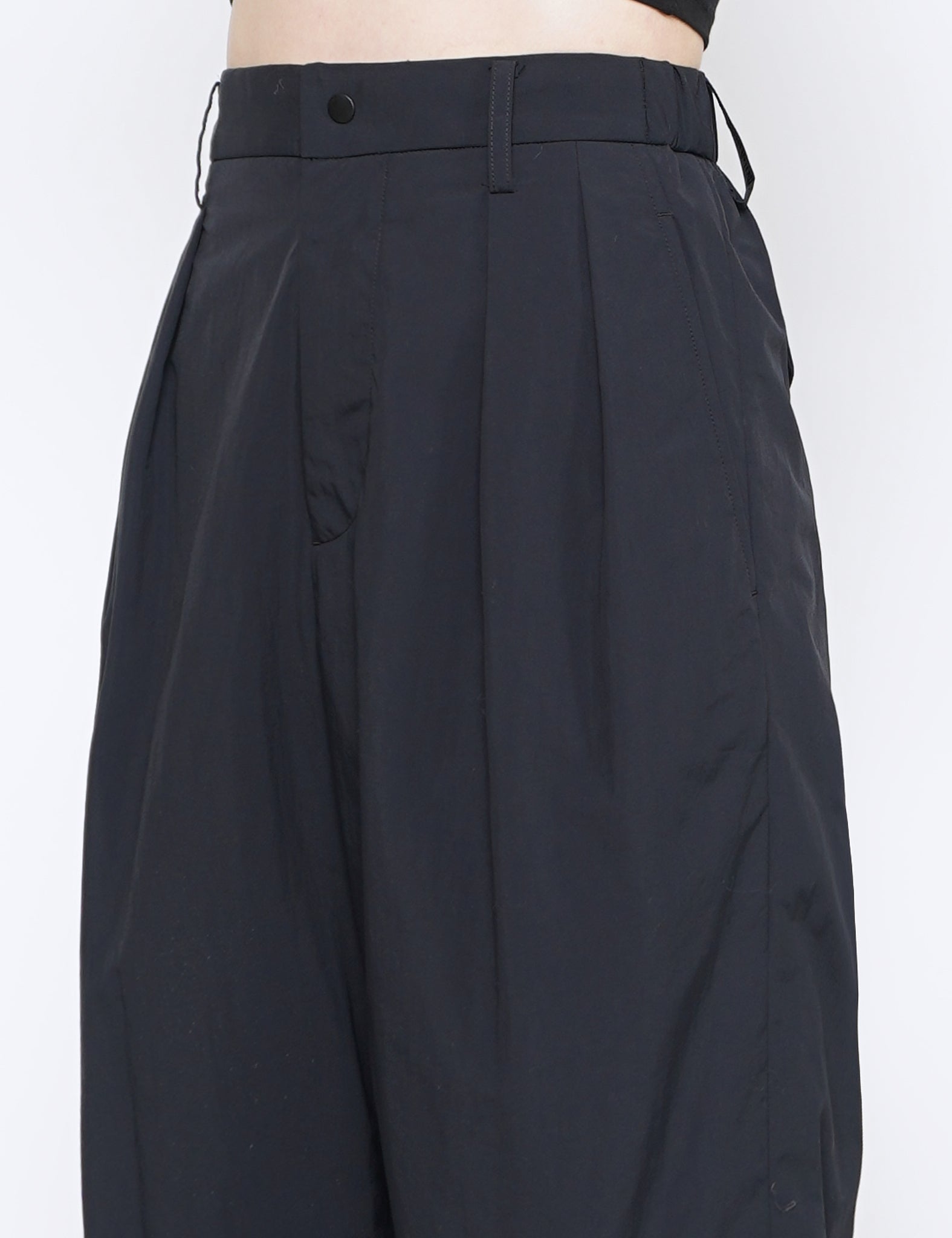 BLACK TWO TUCKS WIDE CARGO PANTS