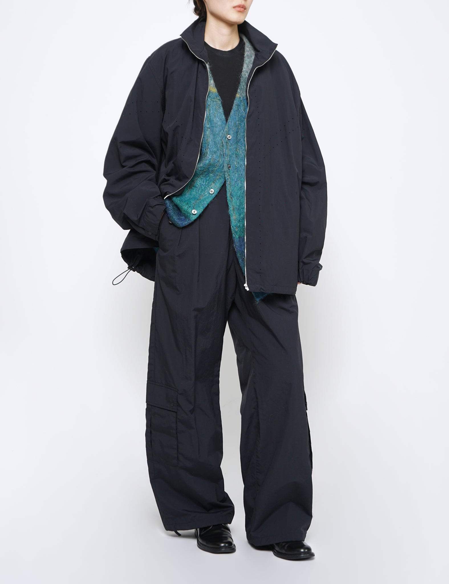 BLACK TWO TUCKS WIDE CARGO PANTS