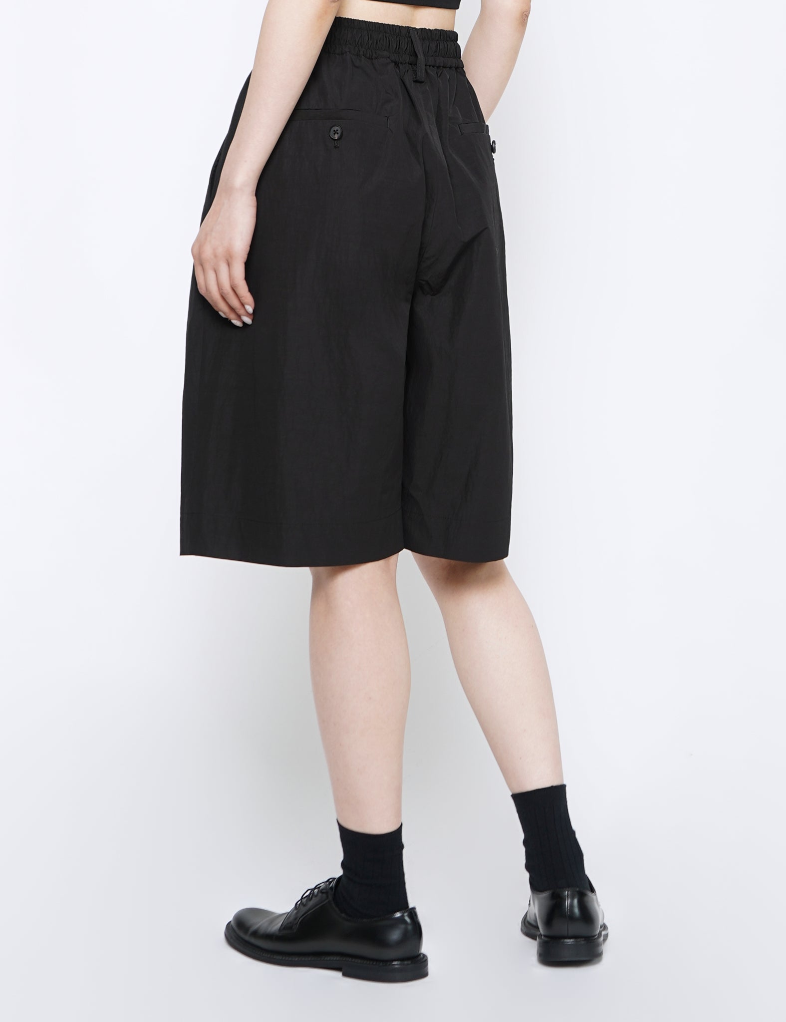 BLACK WINDPROOF NYLON WIDE EASY SHORT TROUSERS