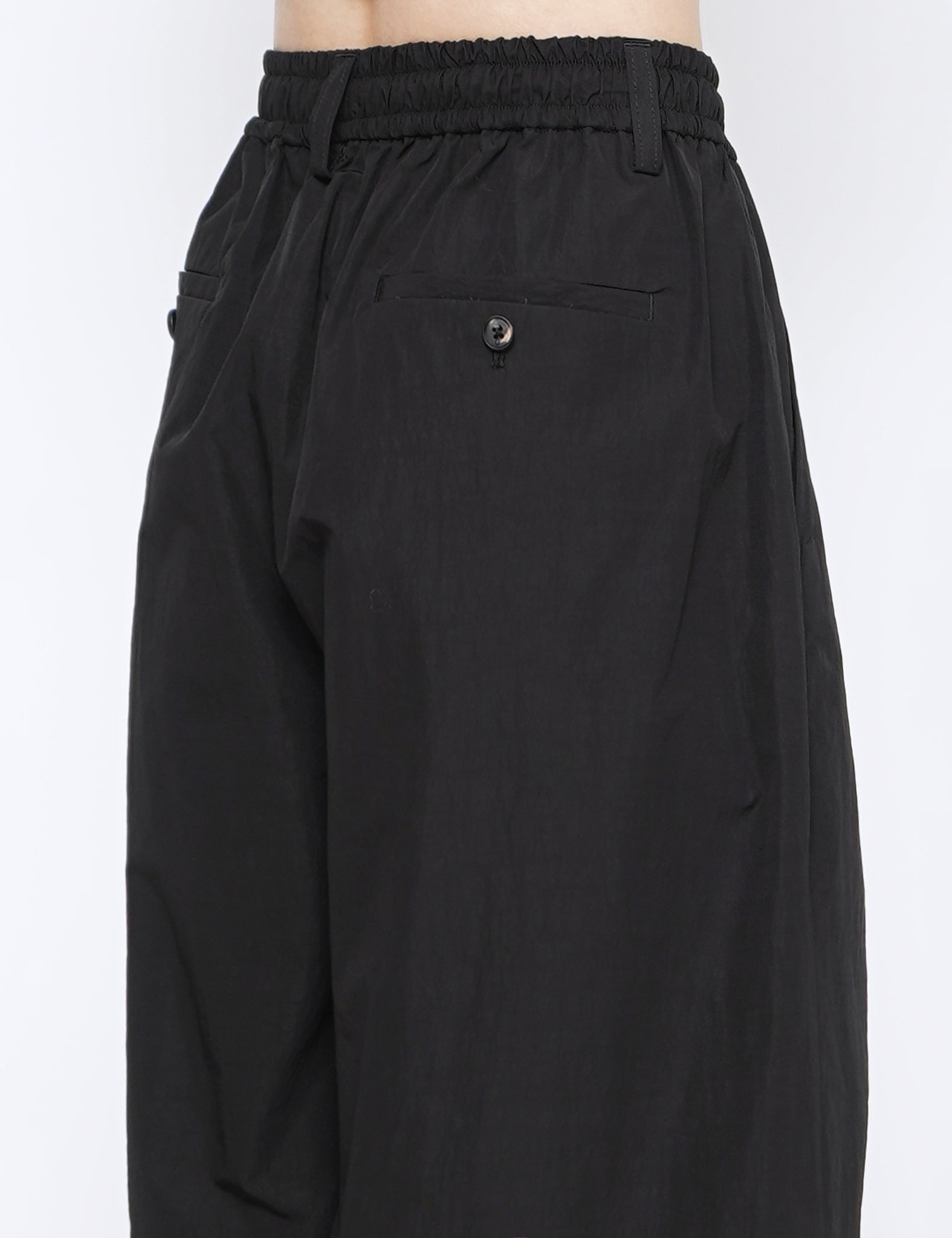 BLACK WINDPROOF NYLON WIDE EASY SHORT TROUSERS