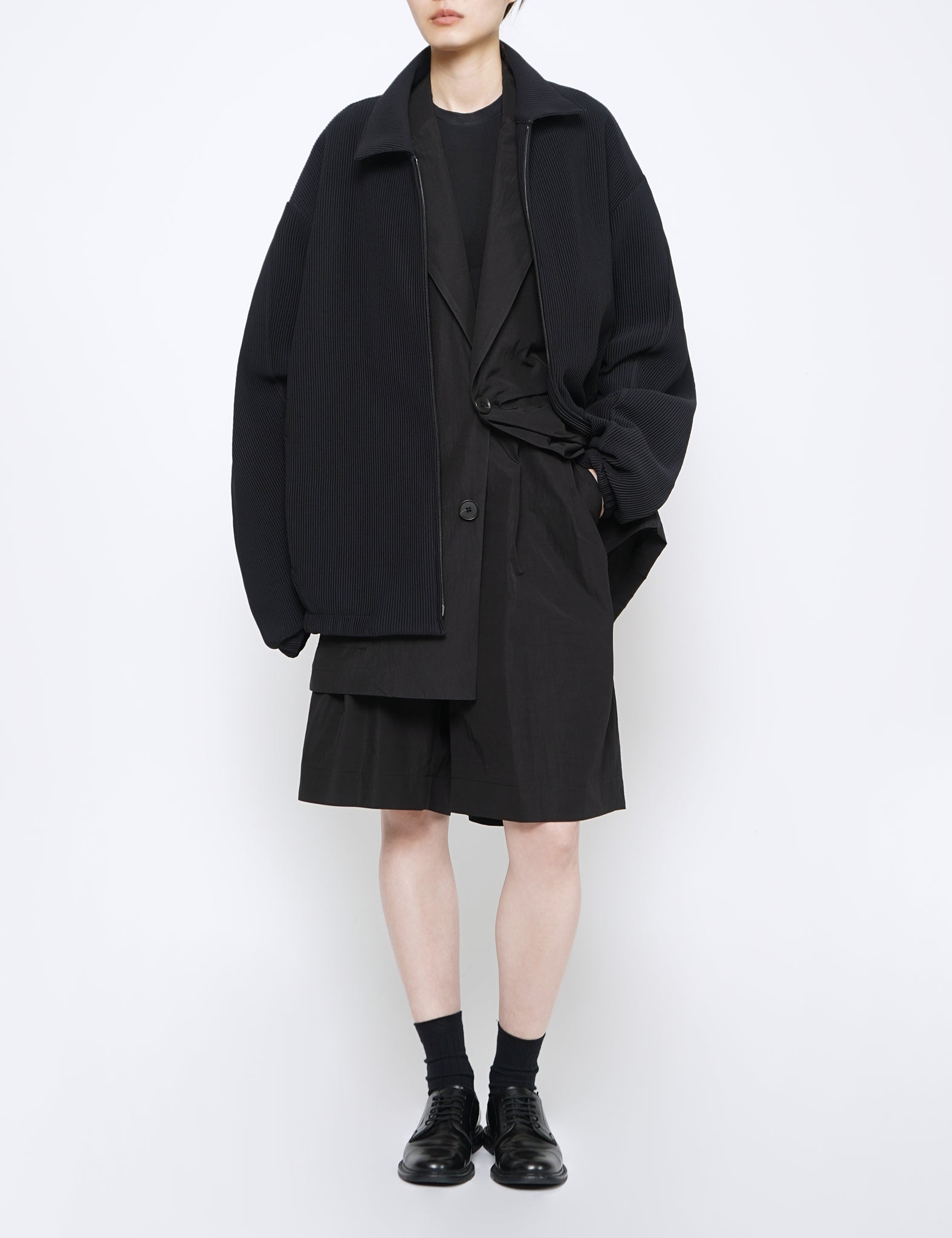 BLACK WINDPROOF NYLON WIDE EASY SHORT TROUSERS