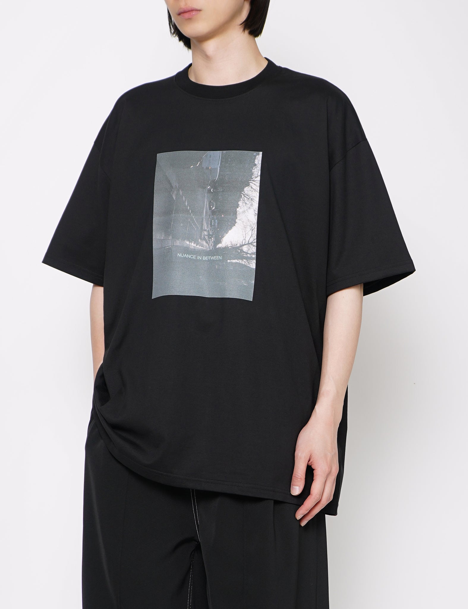 BLACK OVERSIZED MARCERIZED NUANCE PRINT TEE