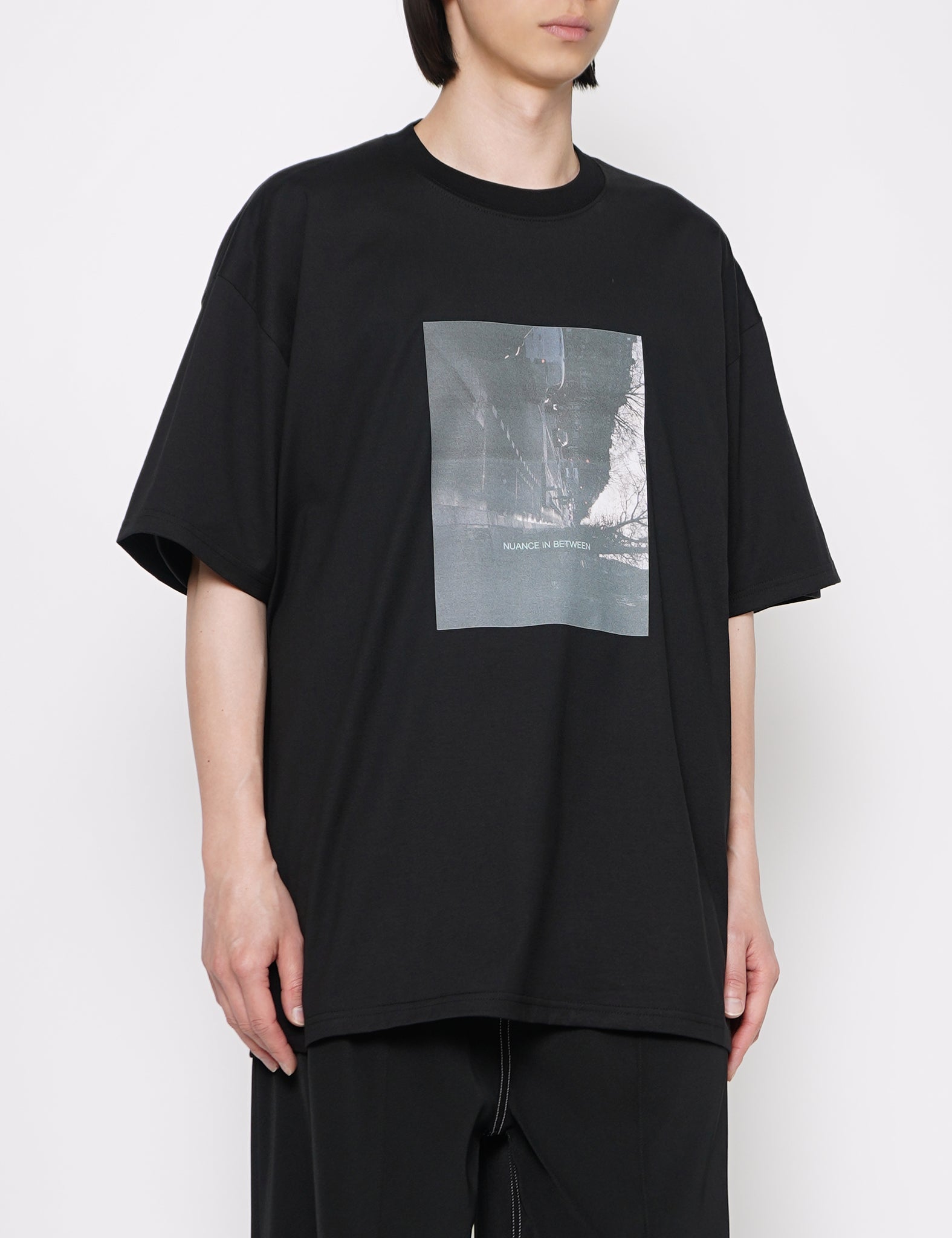 BLACK OVERSIZED MARCERIZED NUANCE PRINT TEE