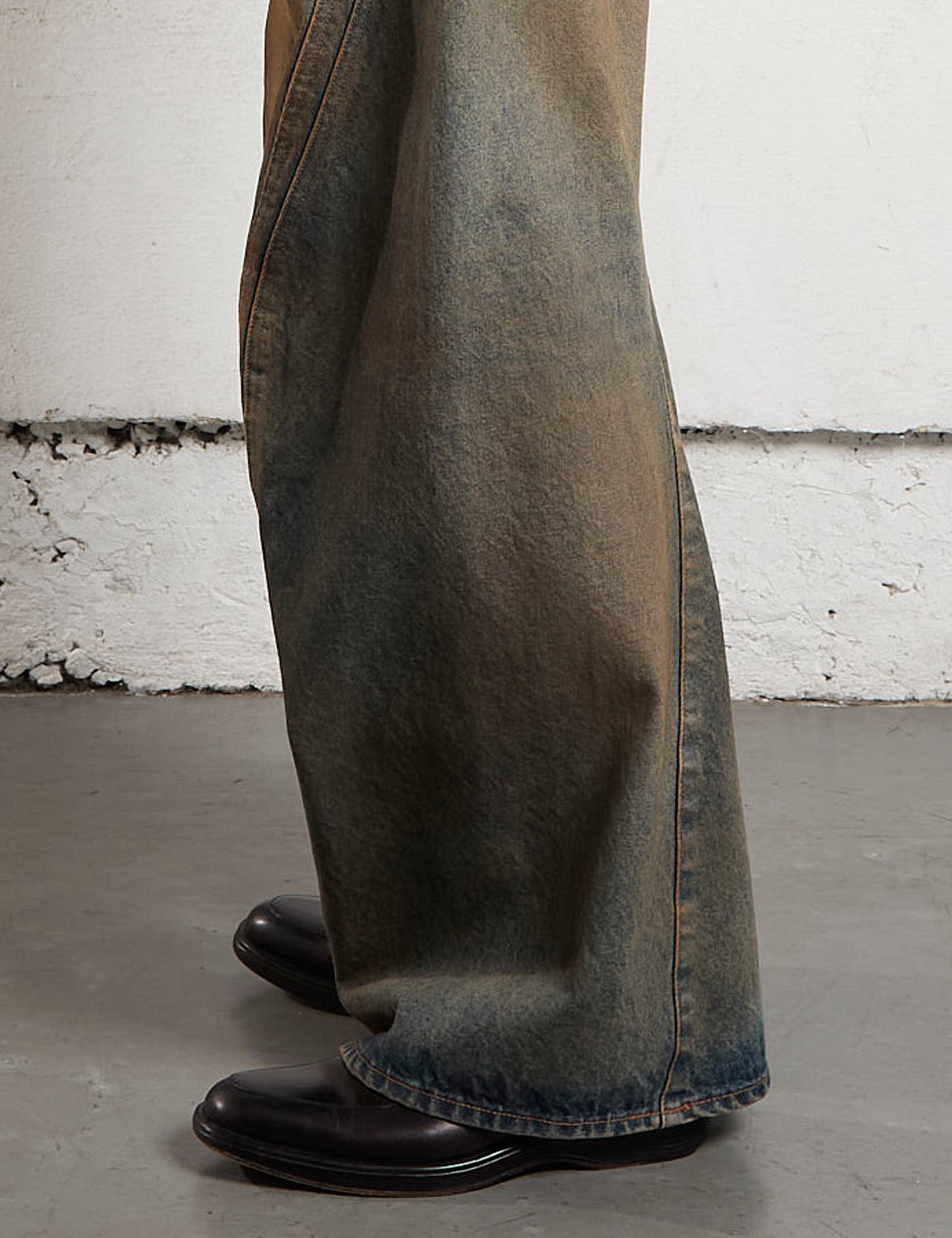 MUD FADED INDIGO 3D TWISTED WIDE LEG JEANS