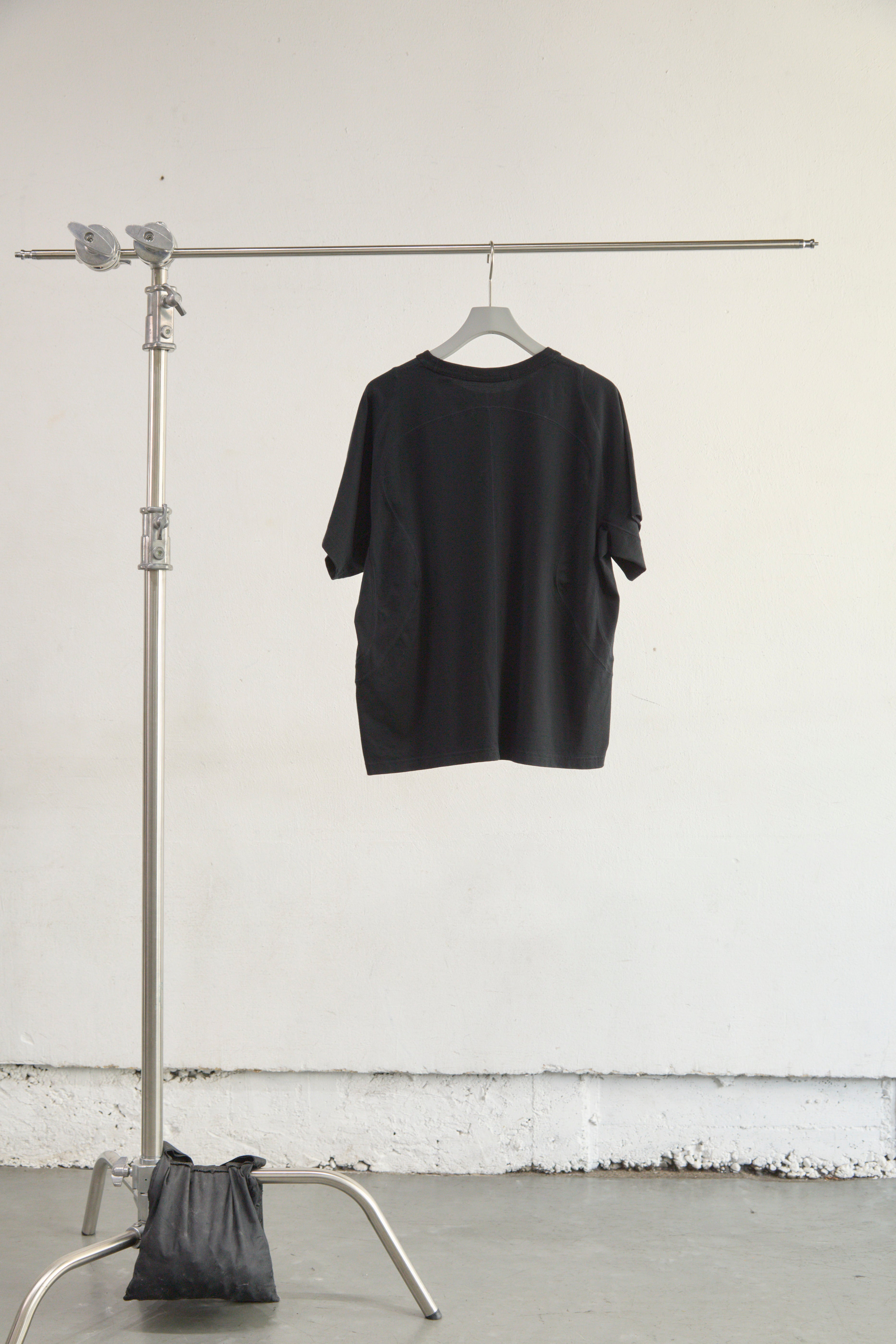 BLACK PANELLED HALF SLEEVE T-SHIRT