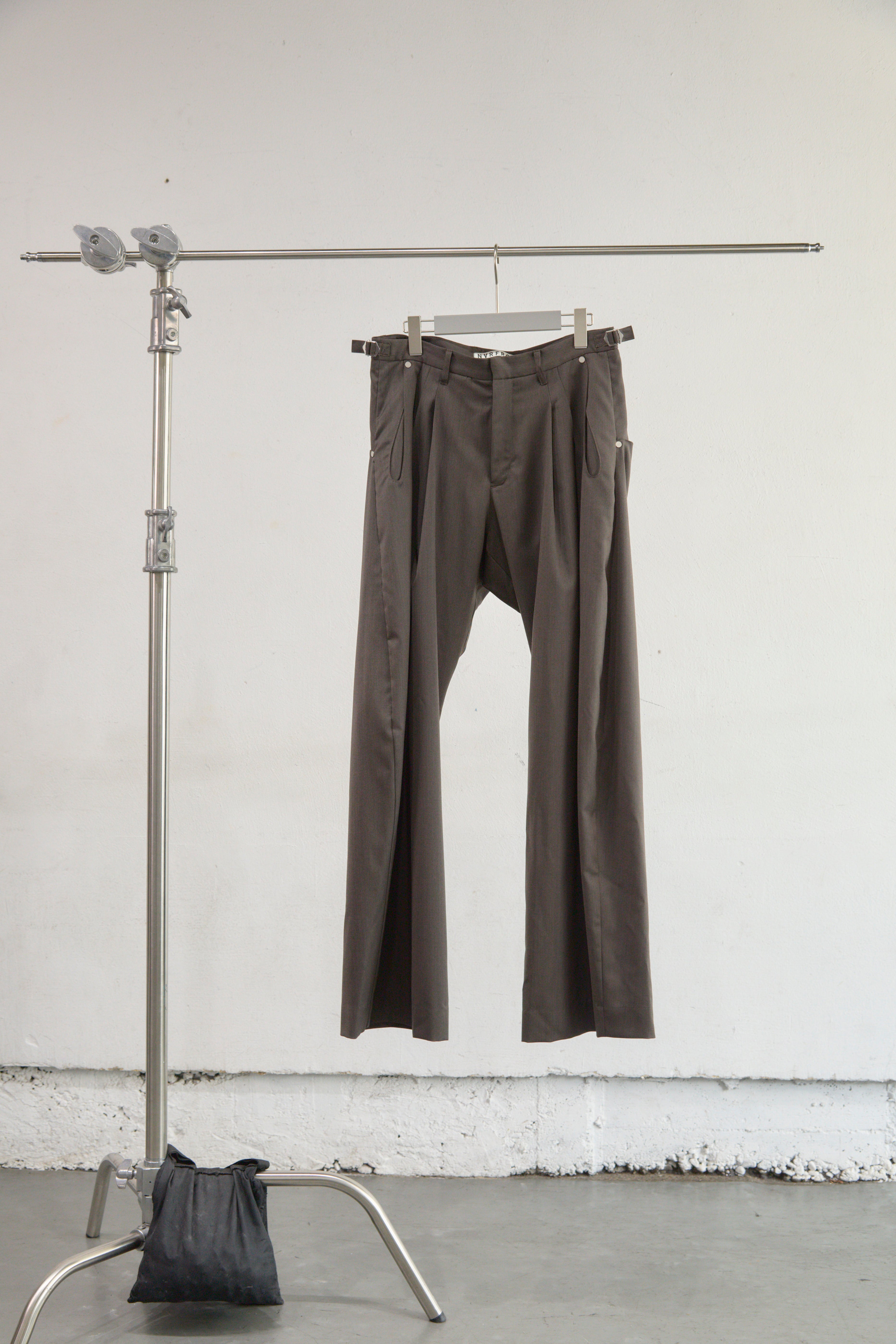 BROWN 2TUCKED CURVED LEG TROUSERS