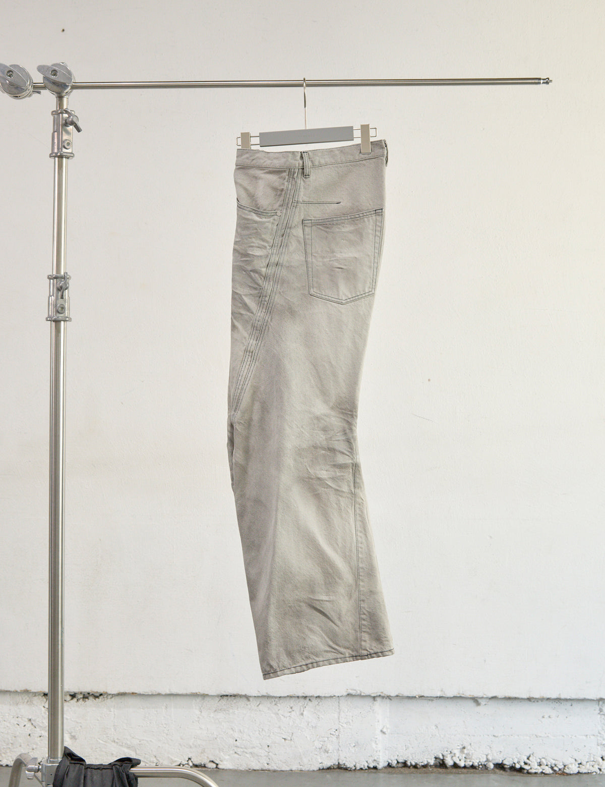 NVRFRGT LIGHT FADED GREY 3D TWISTED WIDE LEG JEANS SS26