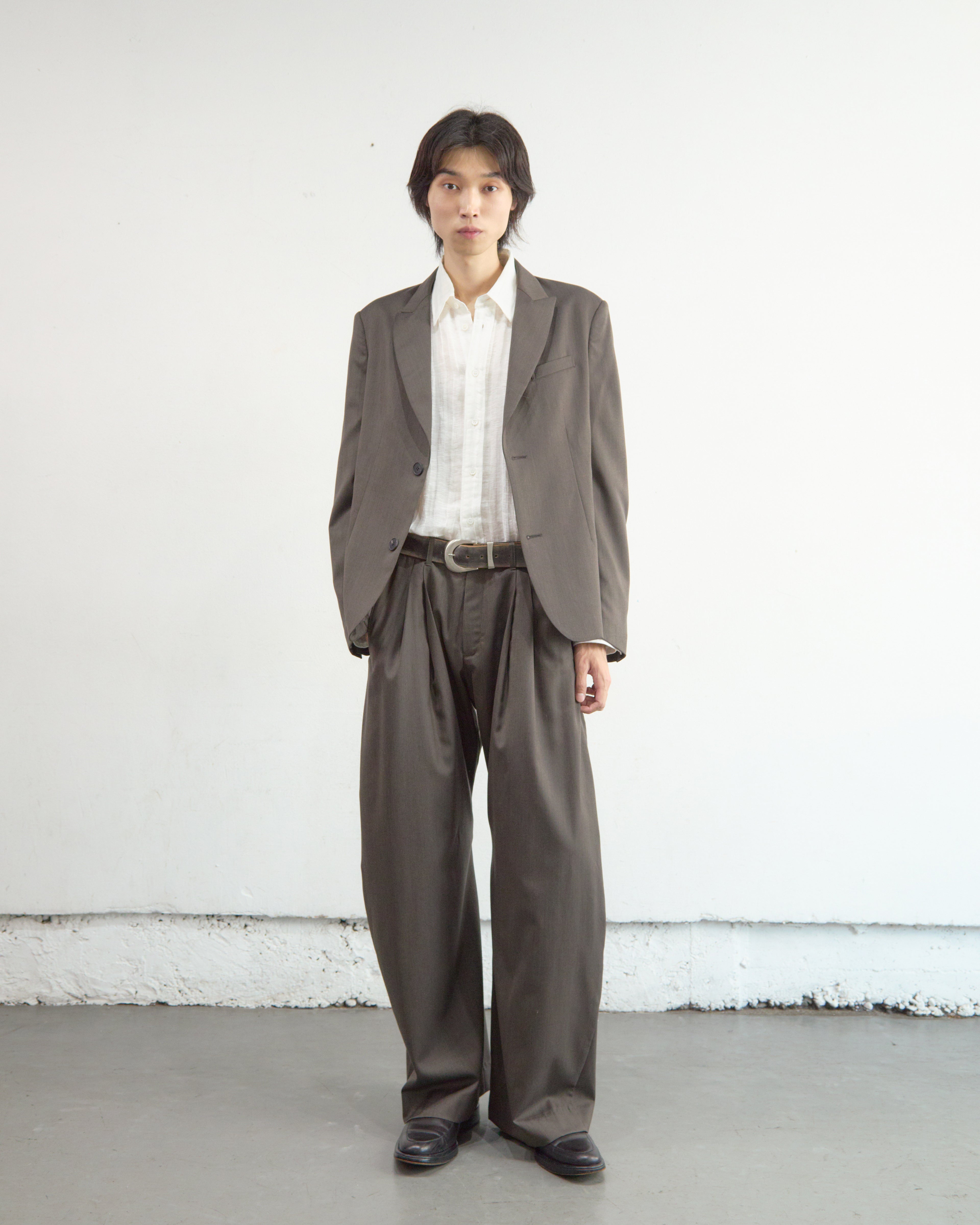 BROWN 2TUCKED CURVED LEG TROUSERS