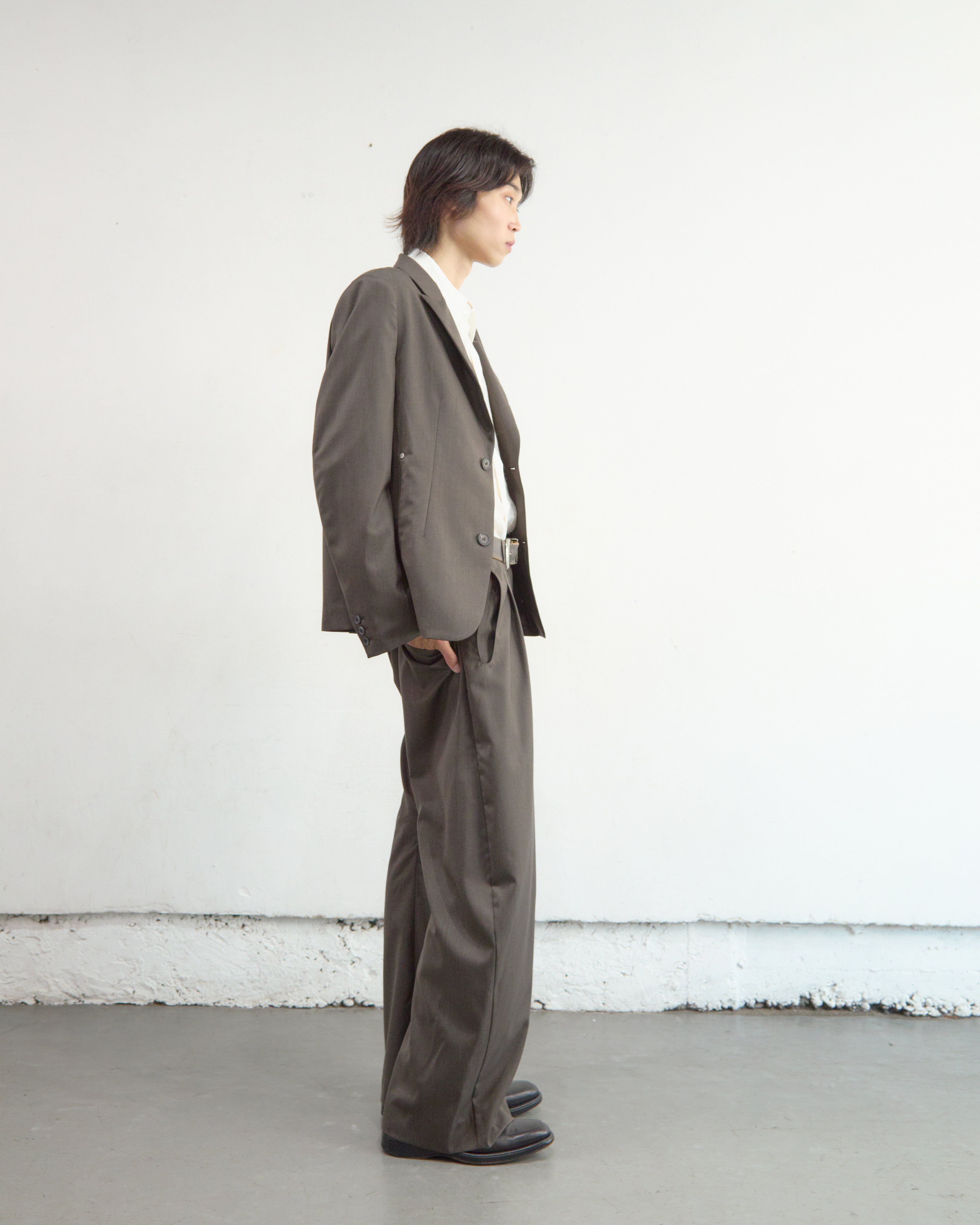 BROWN 2TUCKED CURVED LEG TROUSERS