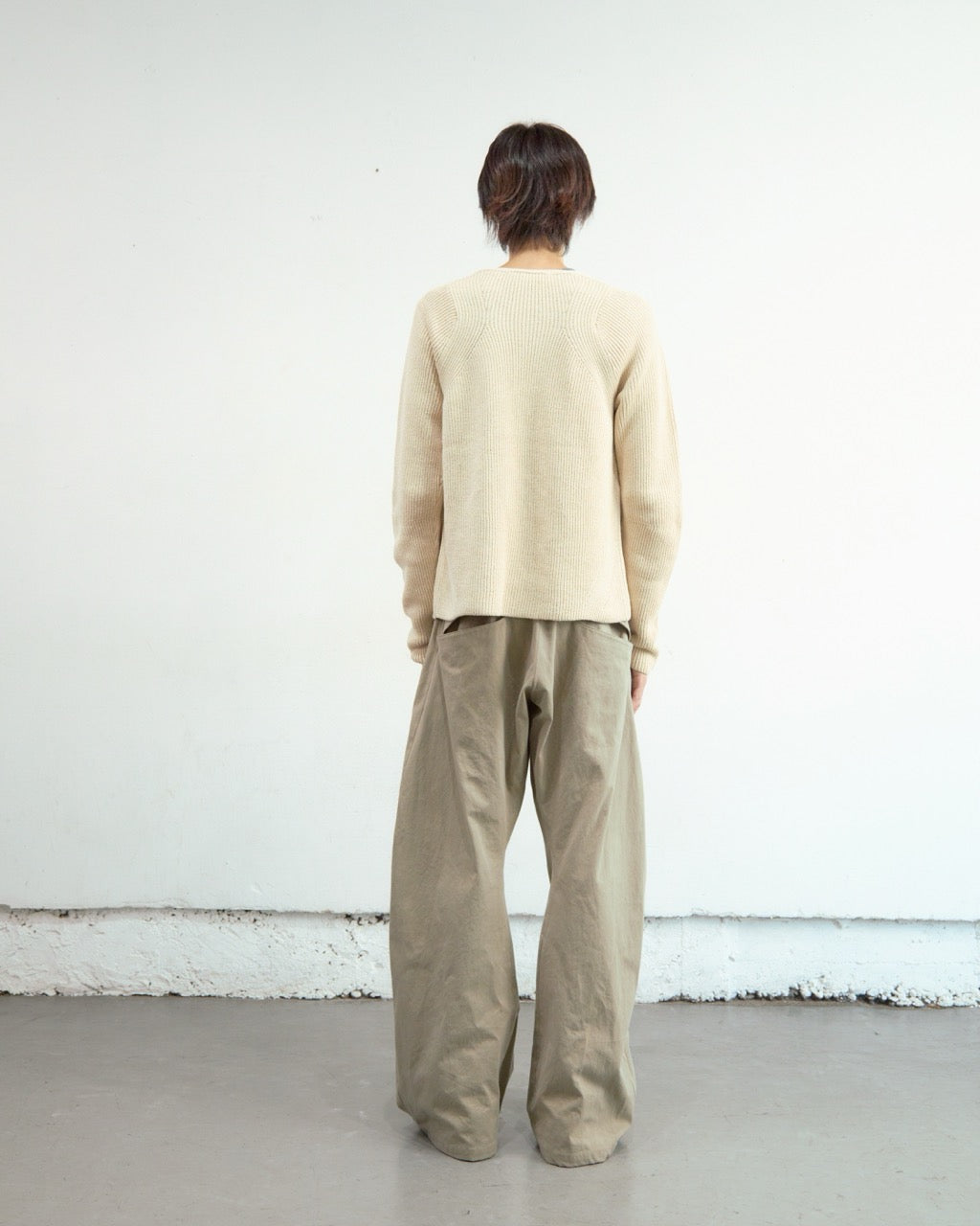 BEIGE 2TUCKED CURVED LEG COTTON TROUSERS