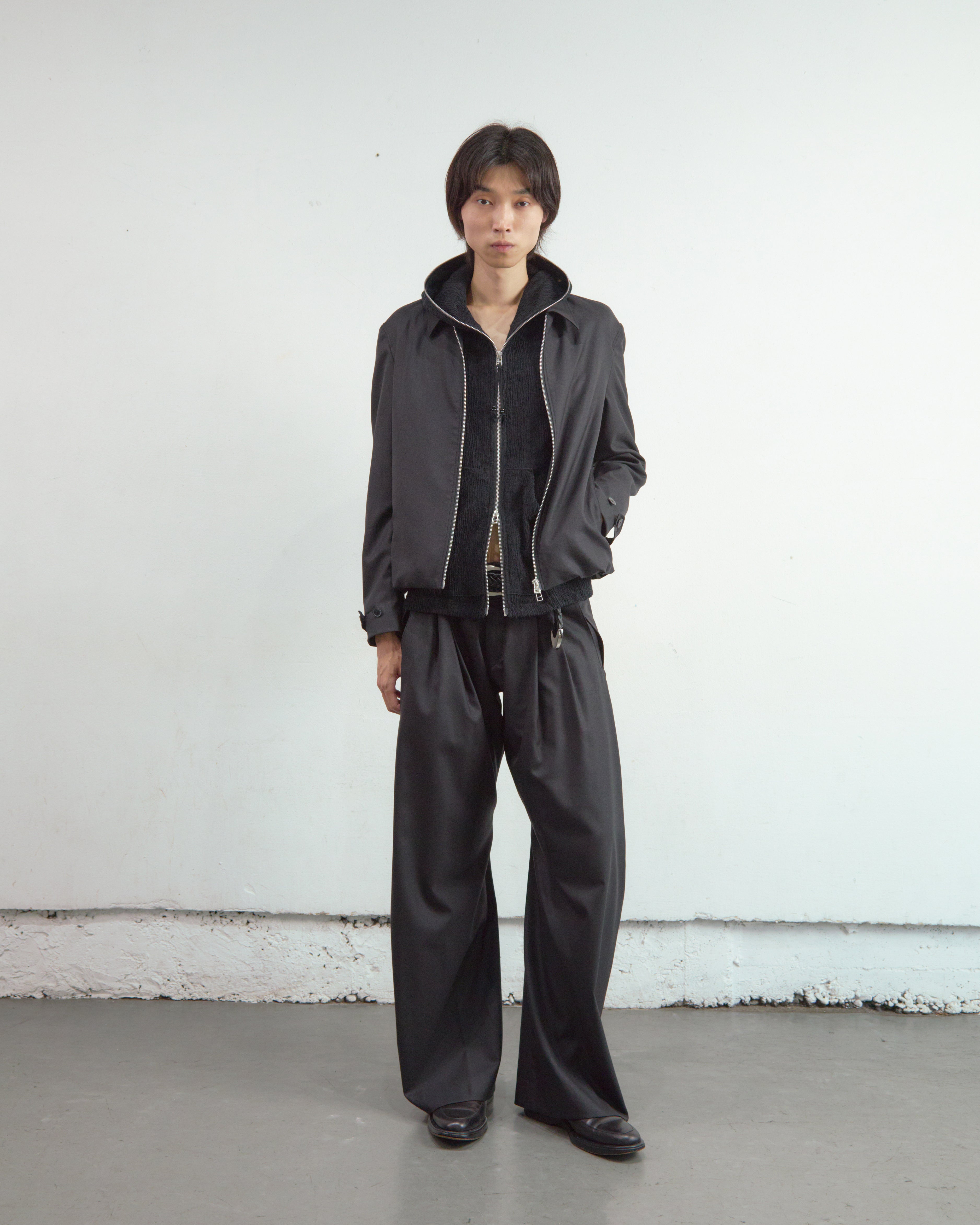 BLACK 2TUCKED CURVED LEG TROUSERS