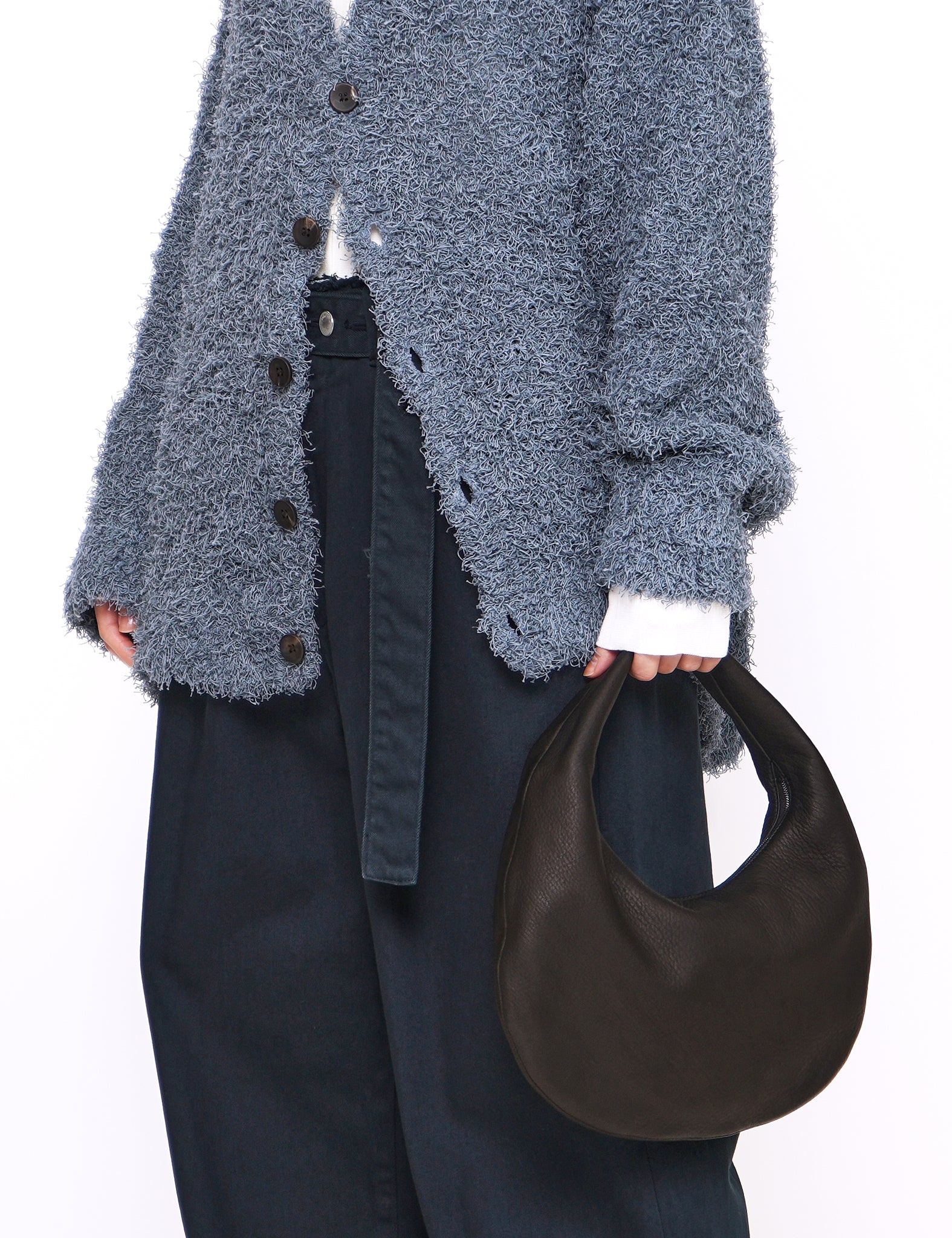 BLACK DEER LEATHER ROUND ONE SHOULDER BAG M DA59