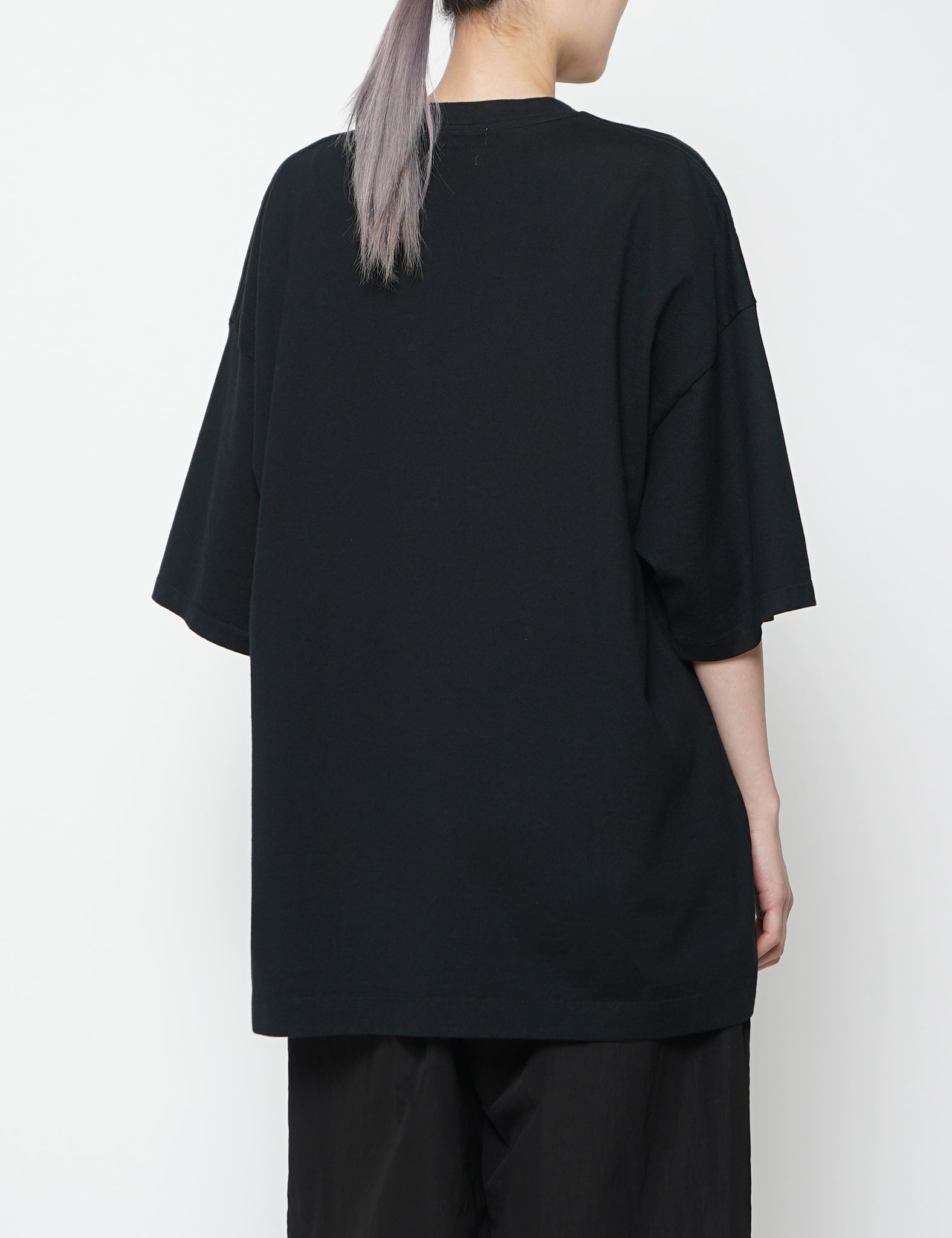 BLACK EMBROIDERY T-SHIRT