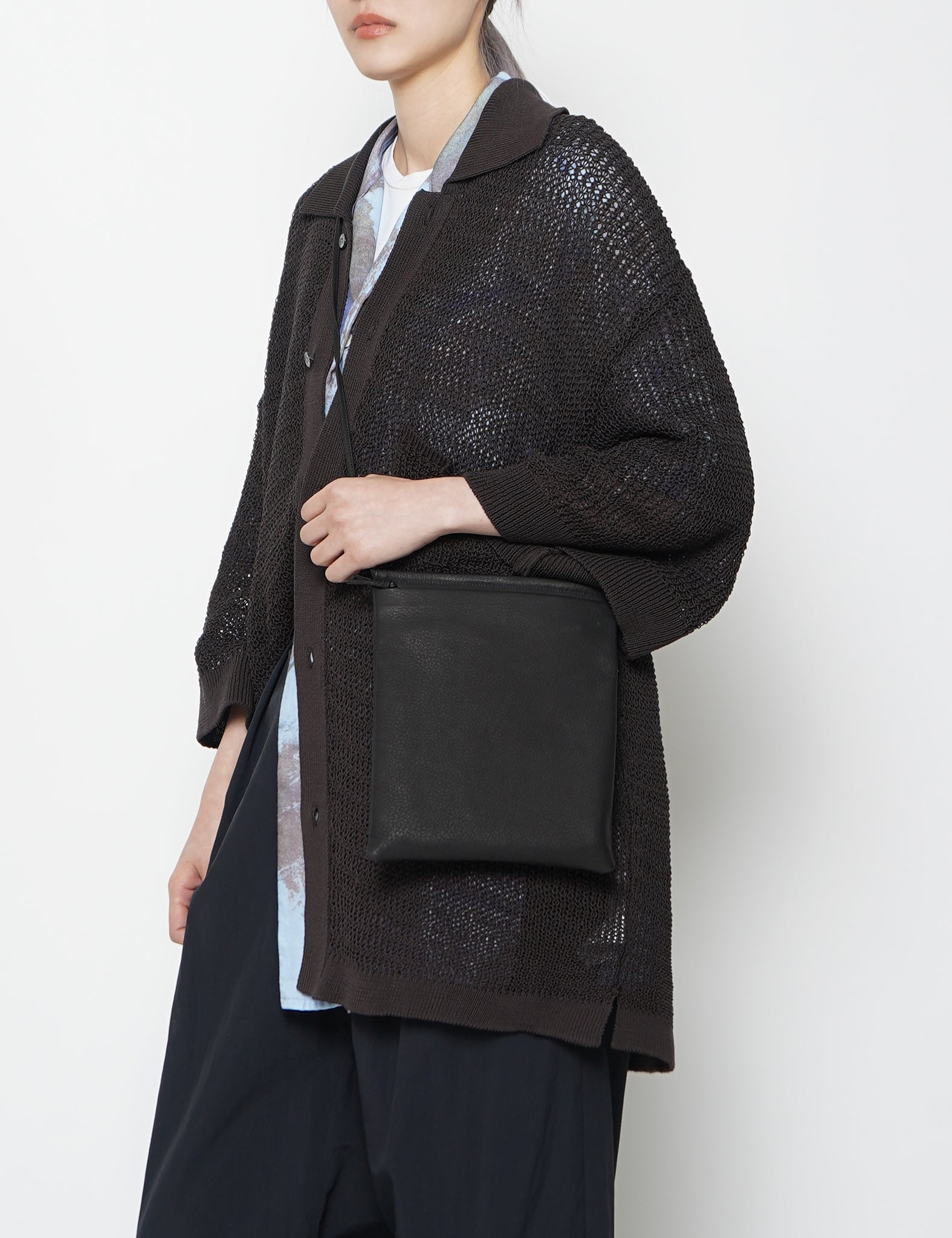 BLACK DEER LEATHER DOUBLE FACED THIN SHOULDER BAG DA73