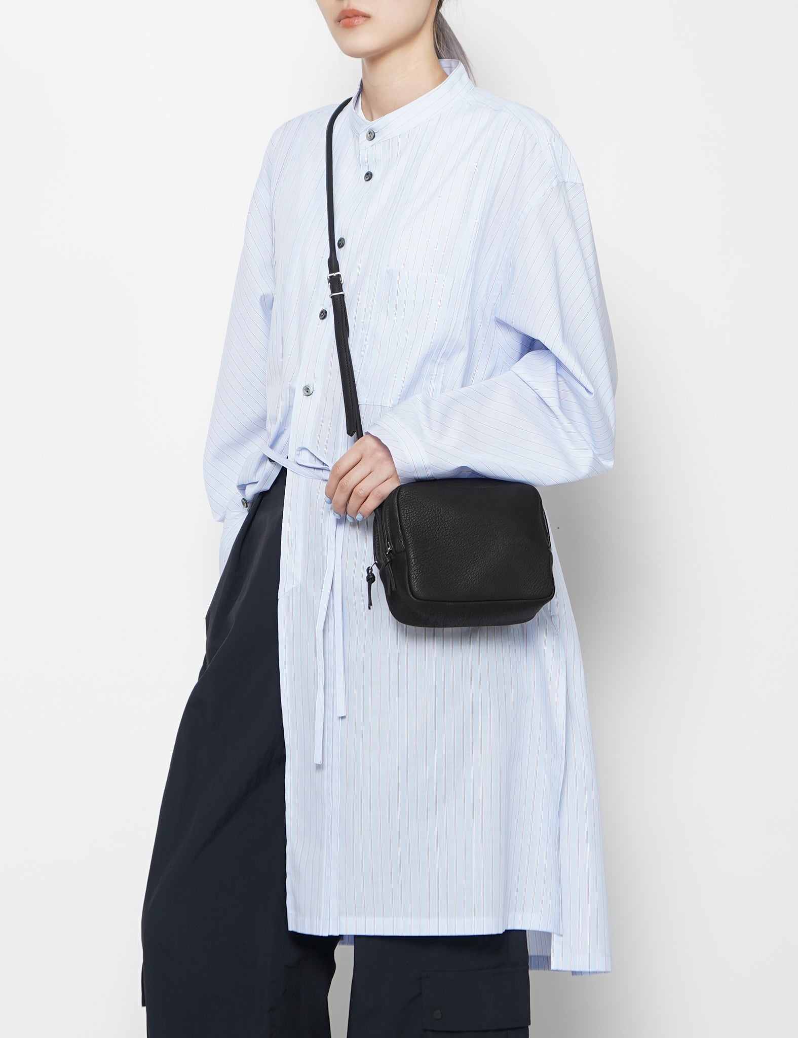 BLACK DEER LEATHER SQUARE SHOULDER BAG DA108
