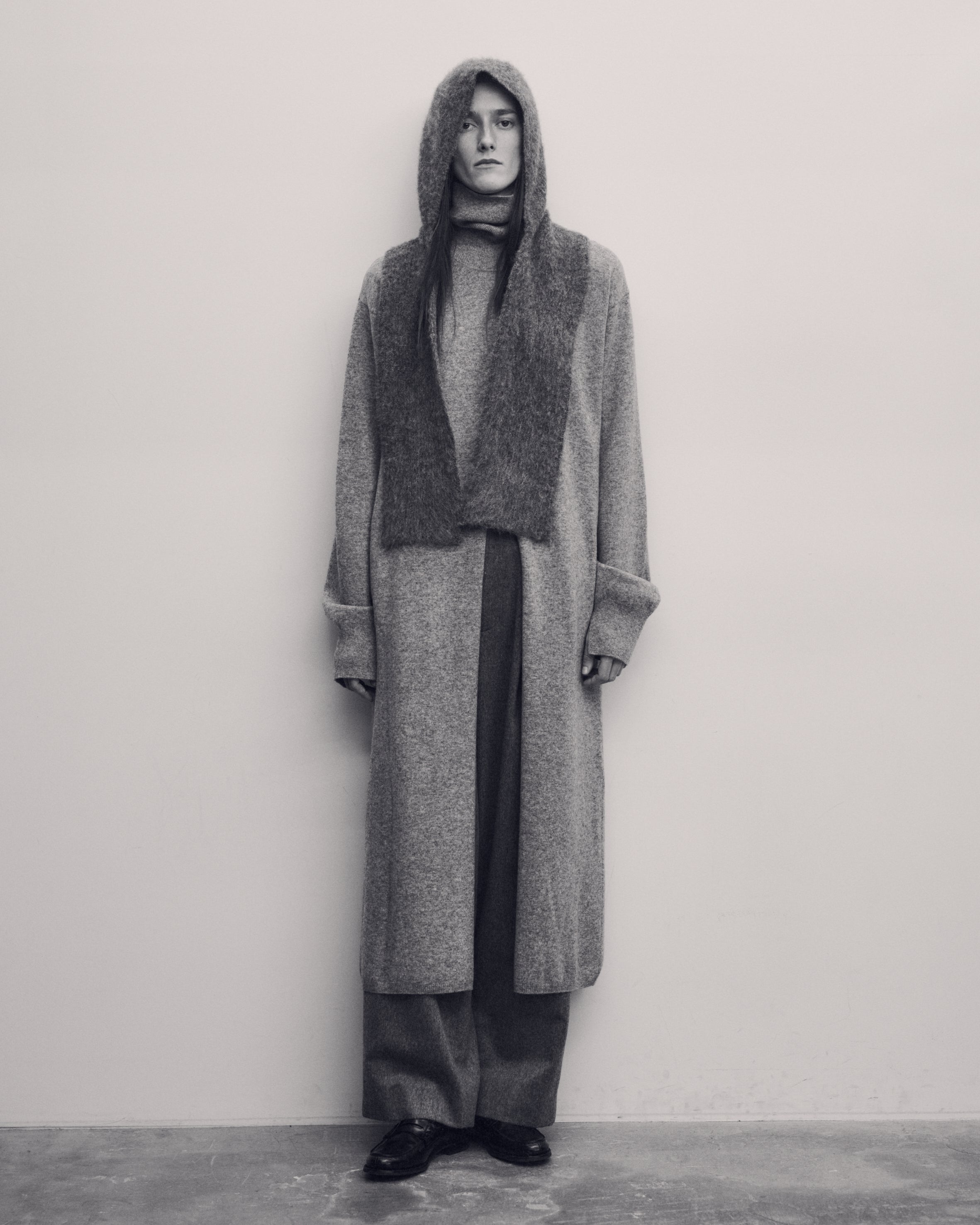 BLACK EXTRA FINE WOOL KNIT SLIT ONE PIECE
