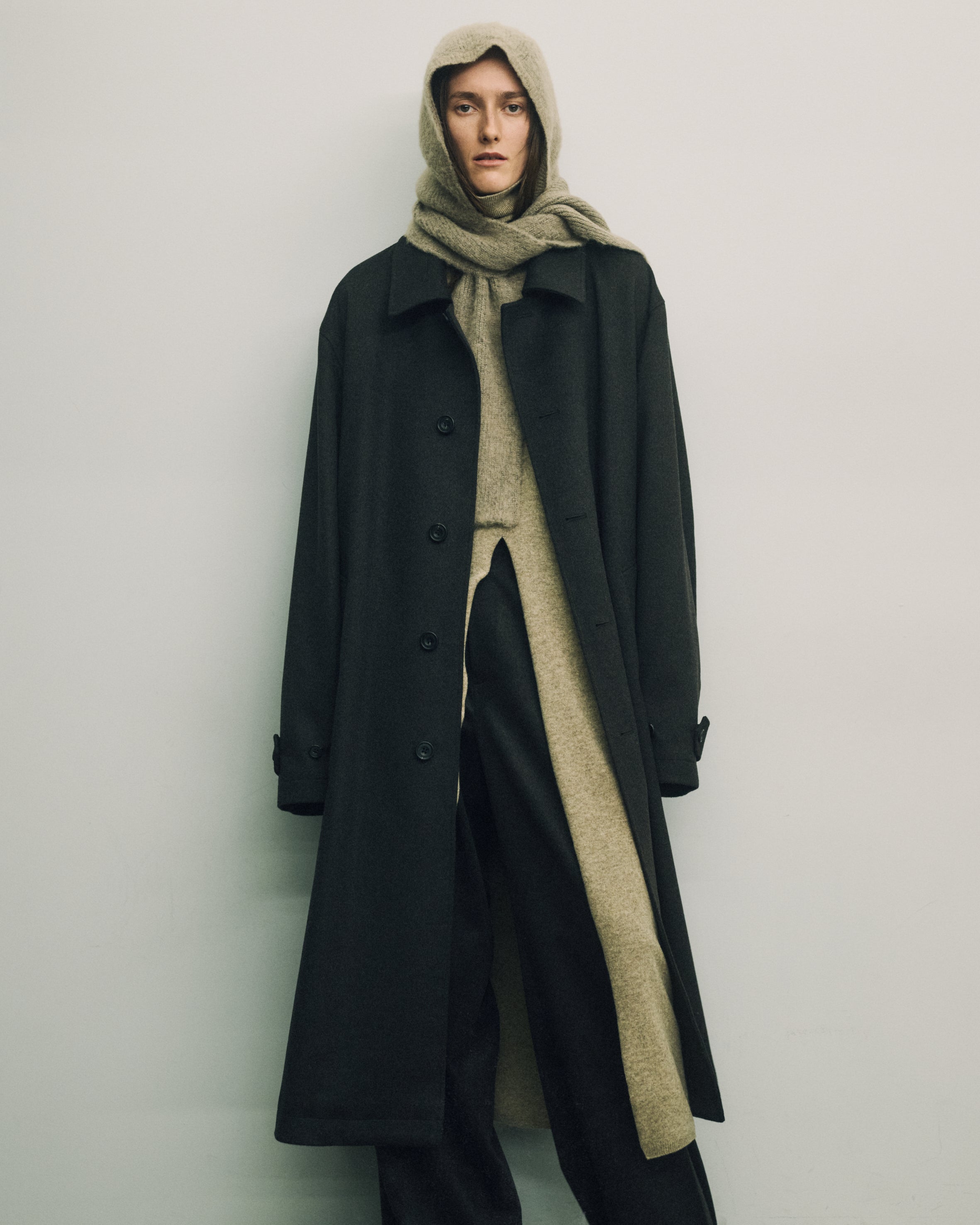 BLACK EXTRA FINE WOOL KNIT SLIT ONE PIECE