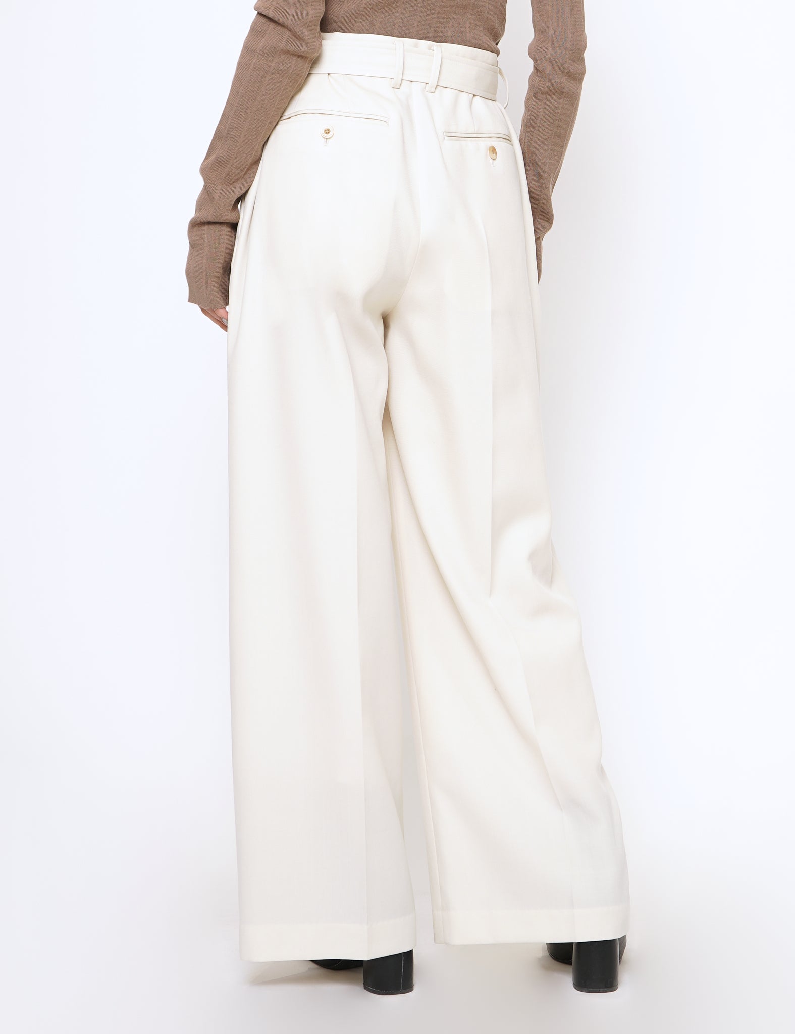 IVORY TWO TUCKS WIDE PANTS