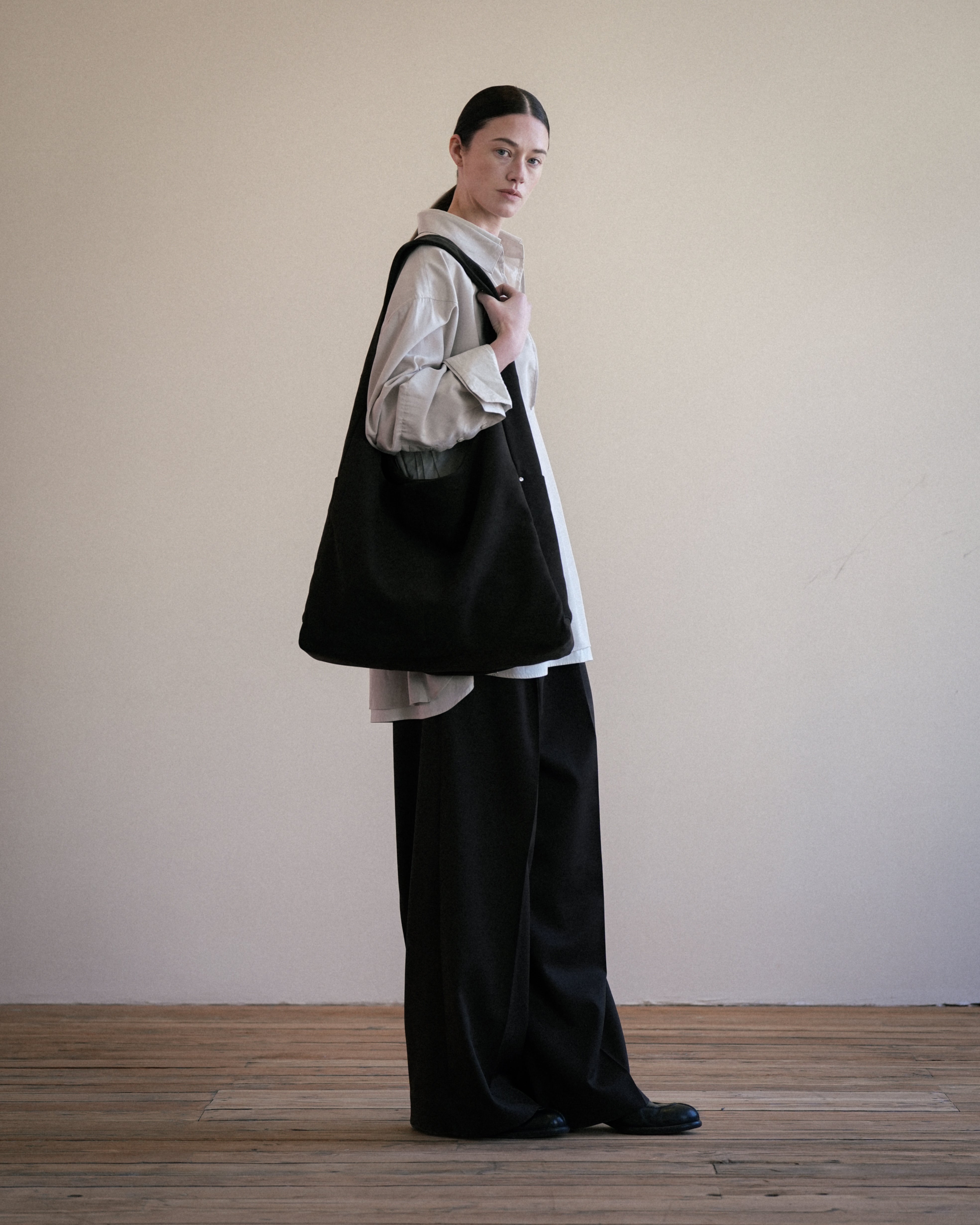 GRAPH LAYER EXCLUSIVE BLACK BELTLESS EXTRA WIDE TROUSERS