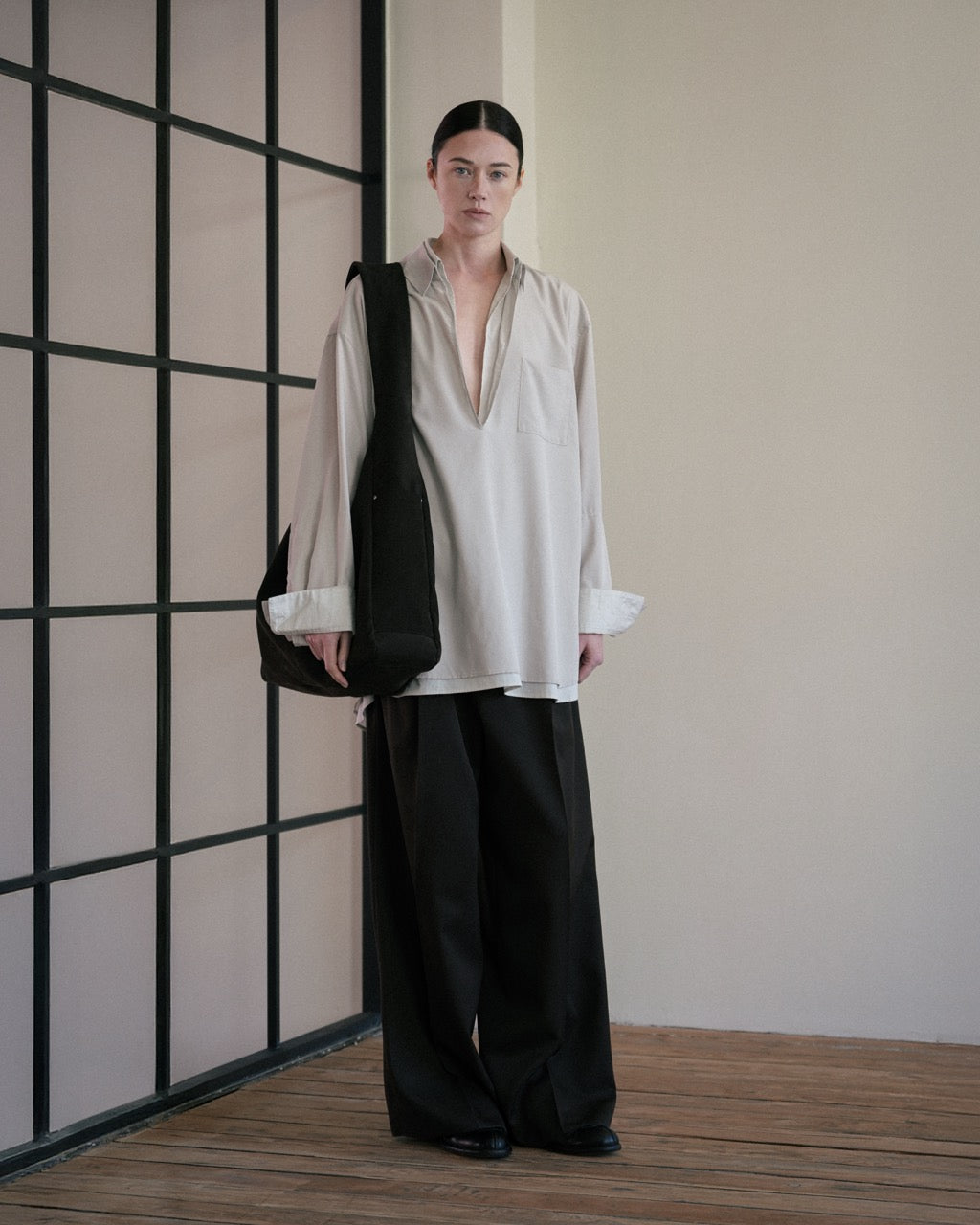 GRAPH LAYER EXCLUSIVE BLACK BELTLESS EXTRA WIDE TROUSERS
