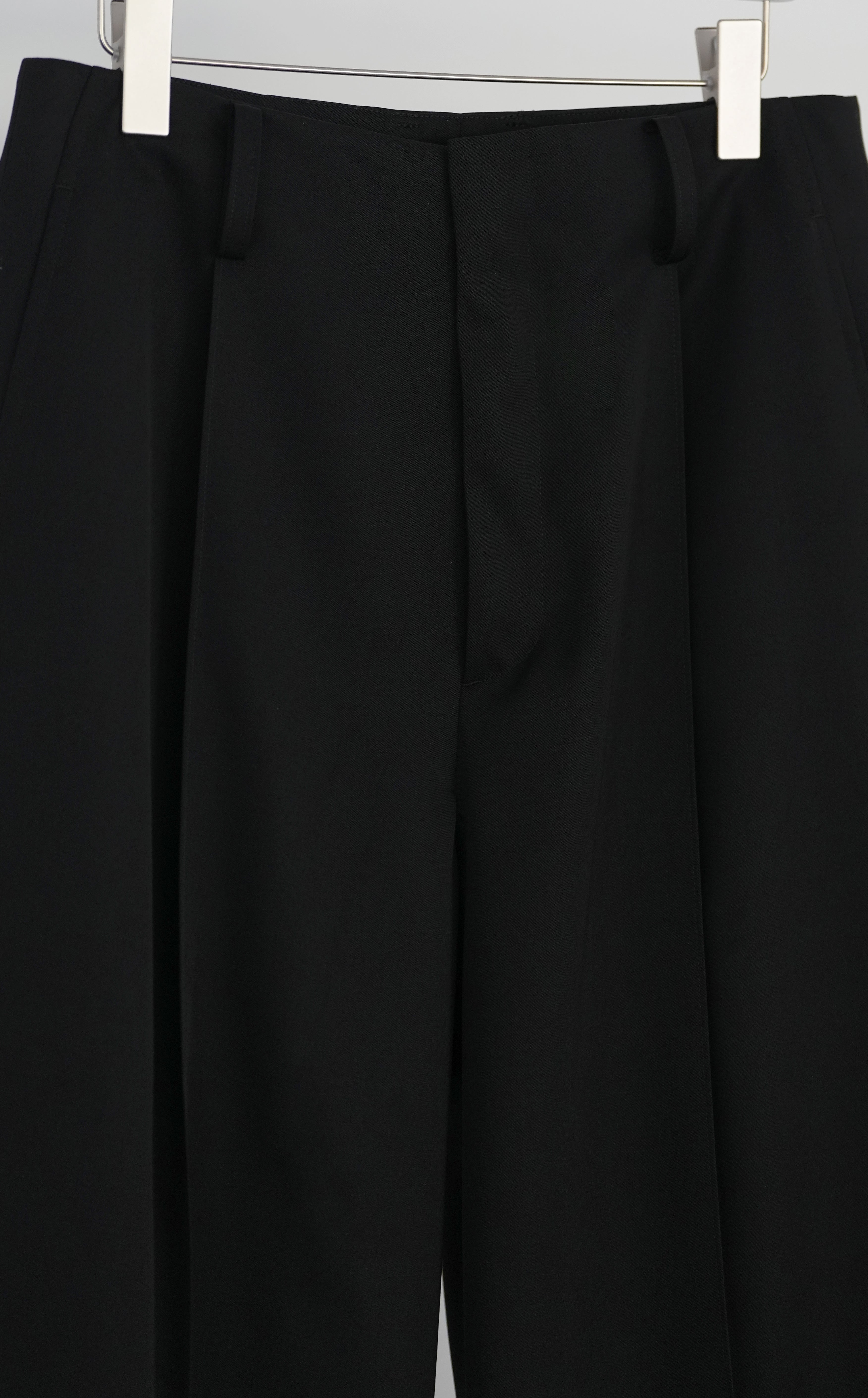 GRAPH LAYER EXCLUSIVE BLACK BELTLESS EXTRA WIDE TROUSERS