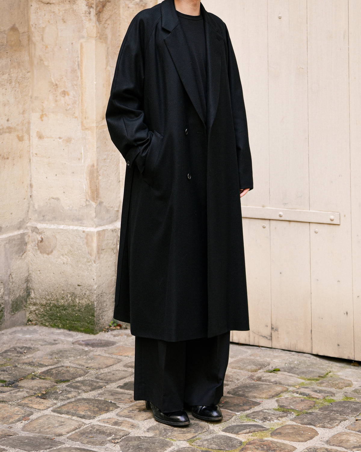 BLACK COMPRESSED FLANNEL RAGLAN SLEEVE NOTCH LAPEL COAT