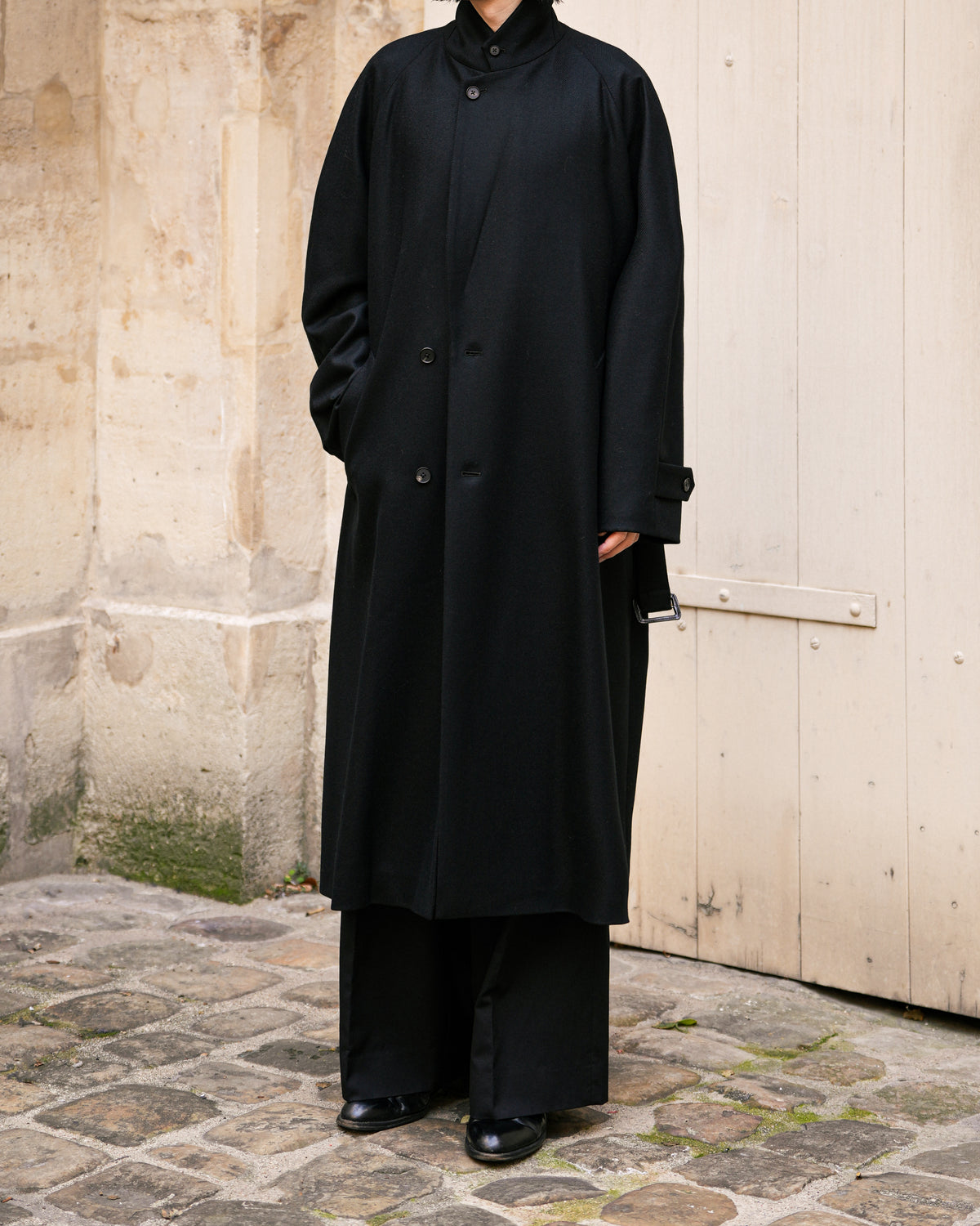 BLACK COMPRESSED FLANNEL RAGLAN SLEEVE NOTCH LAPEL COAT