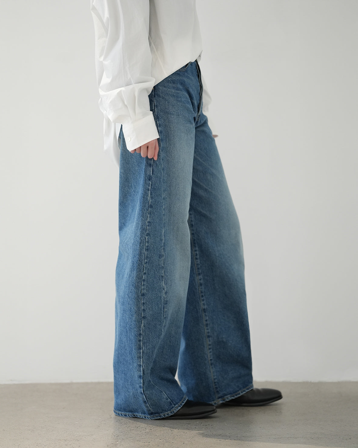 INDIGO DEFORMATION WIDE DENIM PANTS