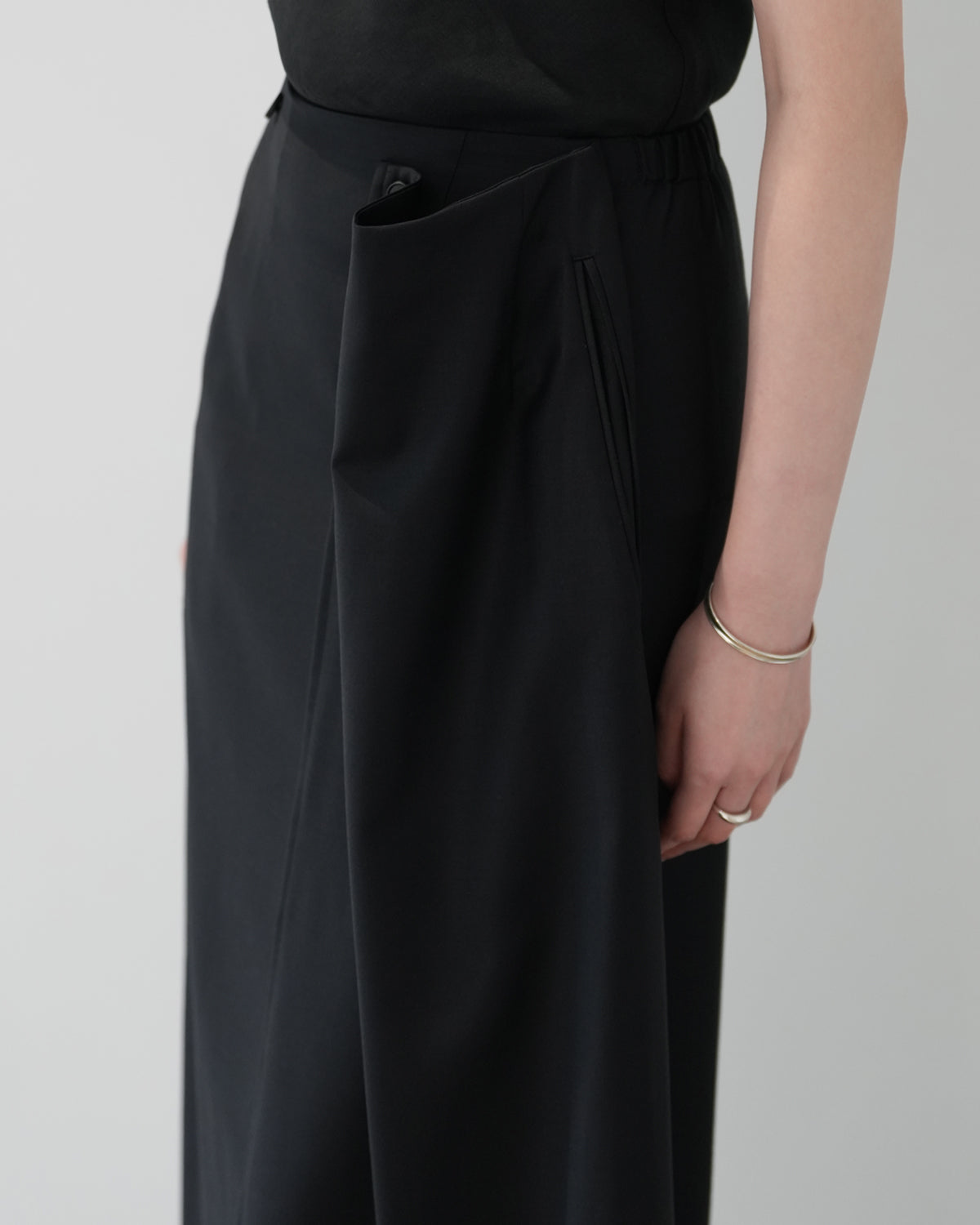 BLACK WOOL SILK WRAP SKIRT