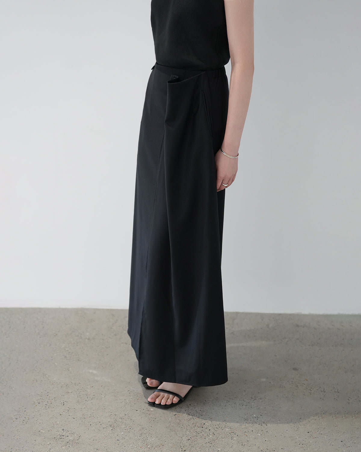BLACK WOOL SILK WRAP SKIRT