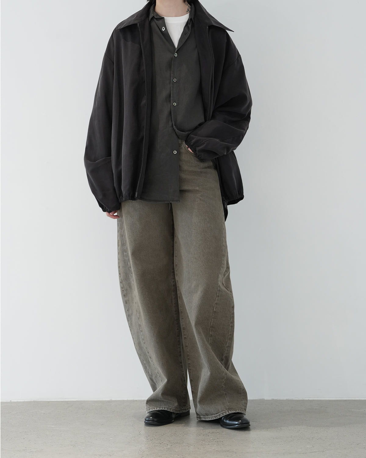 KHAKI DEFORMATION WIDE COLOR DENIM PANTS