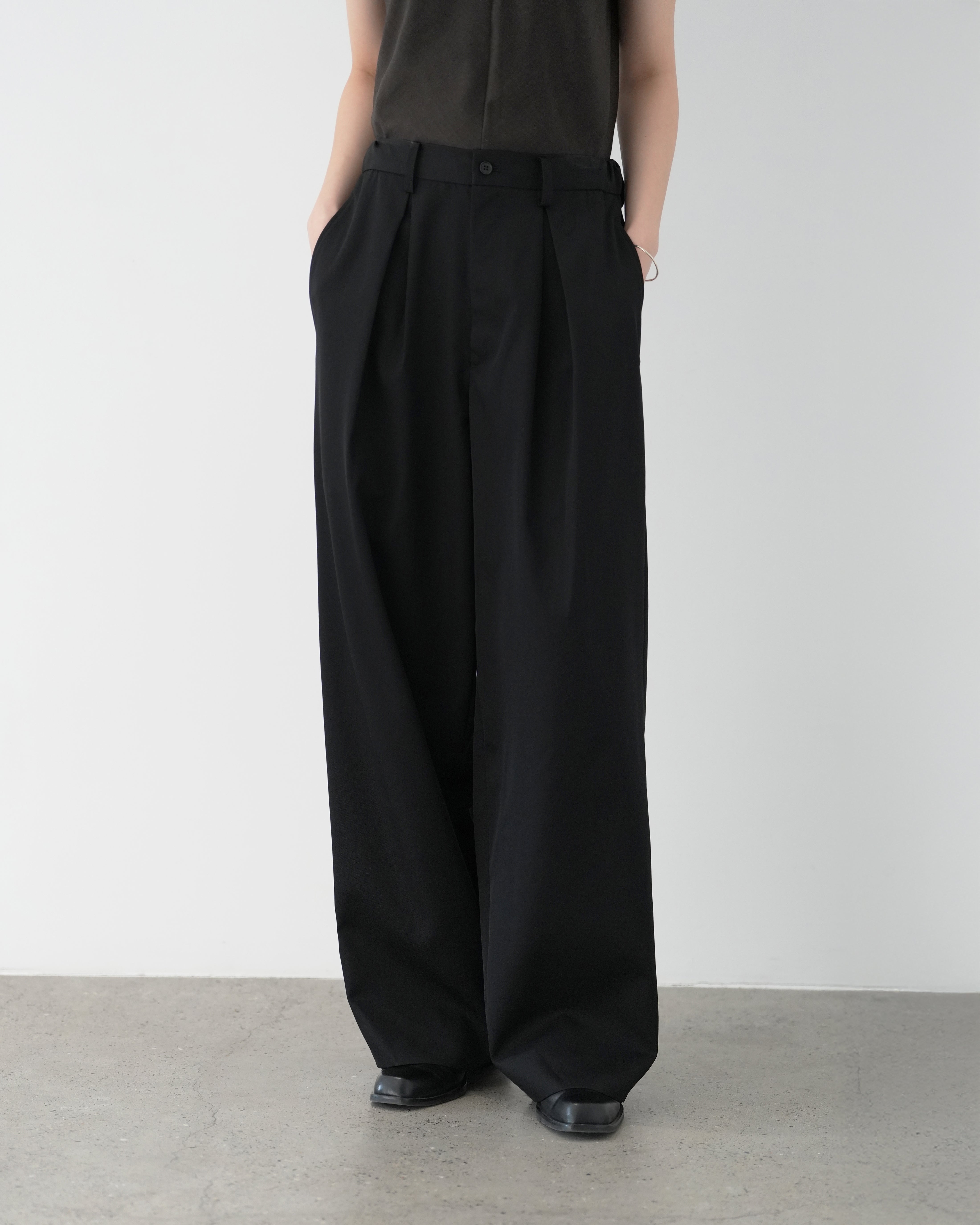 BLACK EASY WIDE TROUSERS