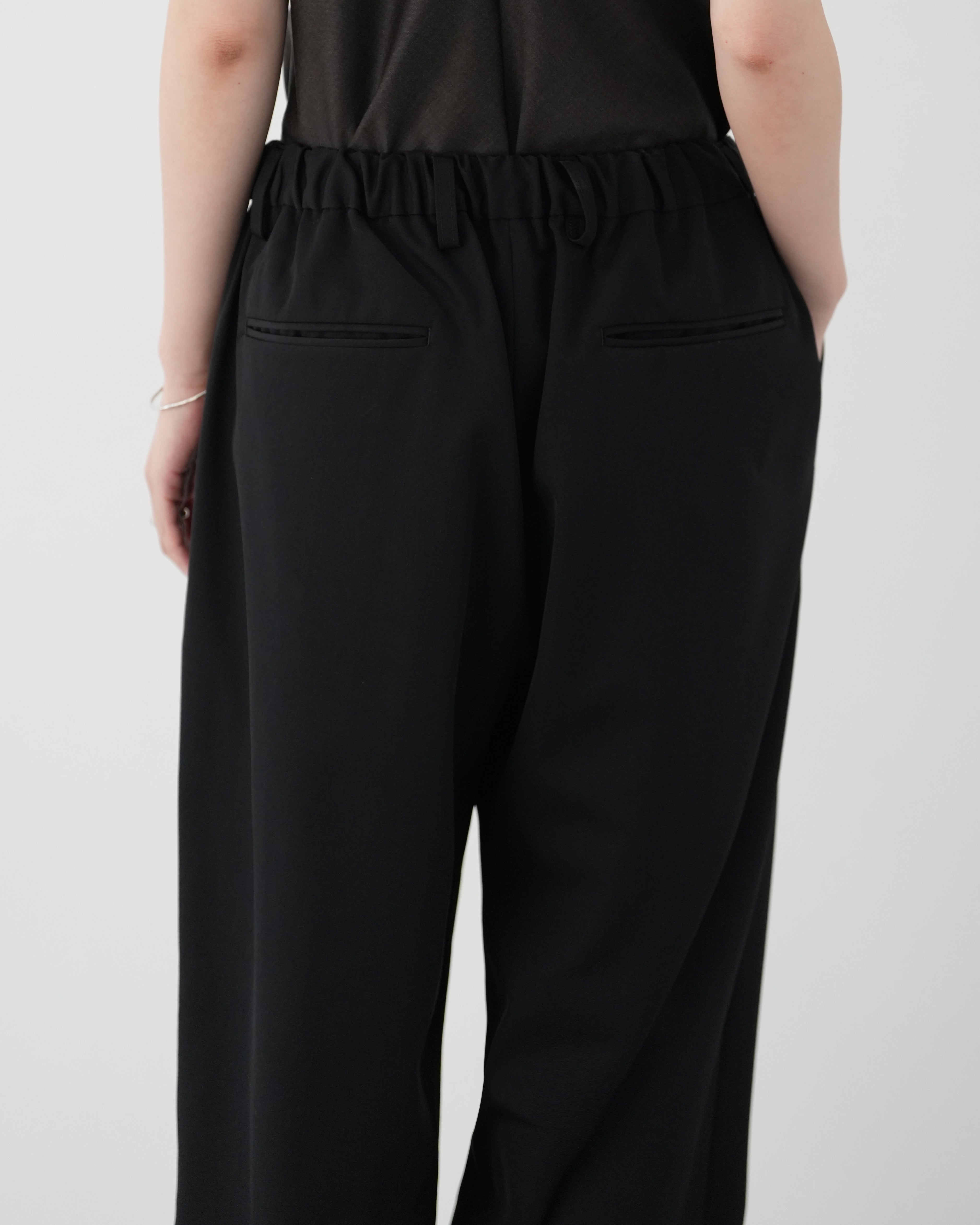 BLACK EASY WIDE TROUSERS