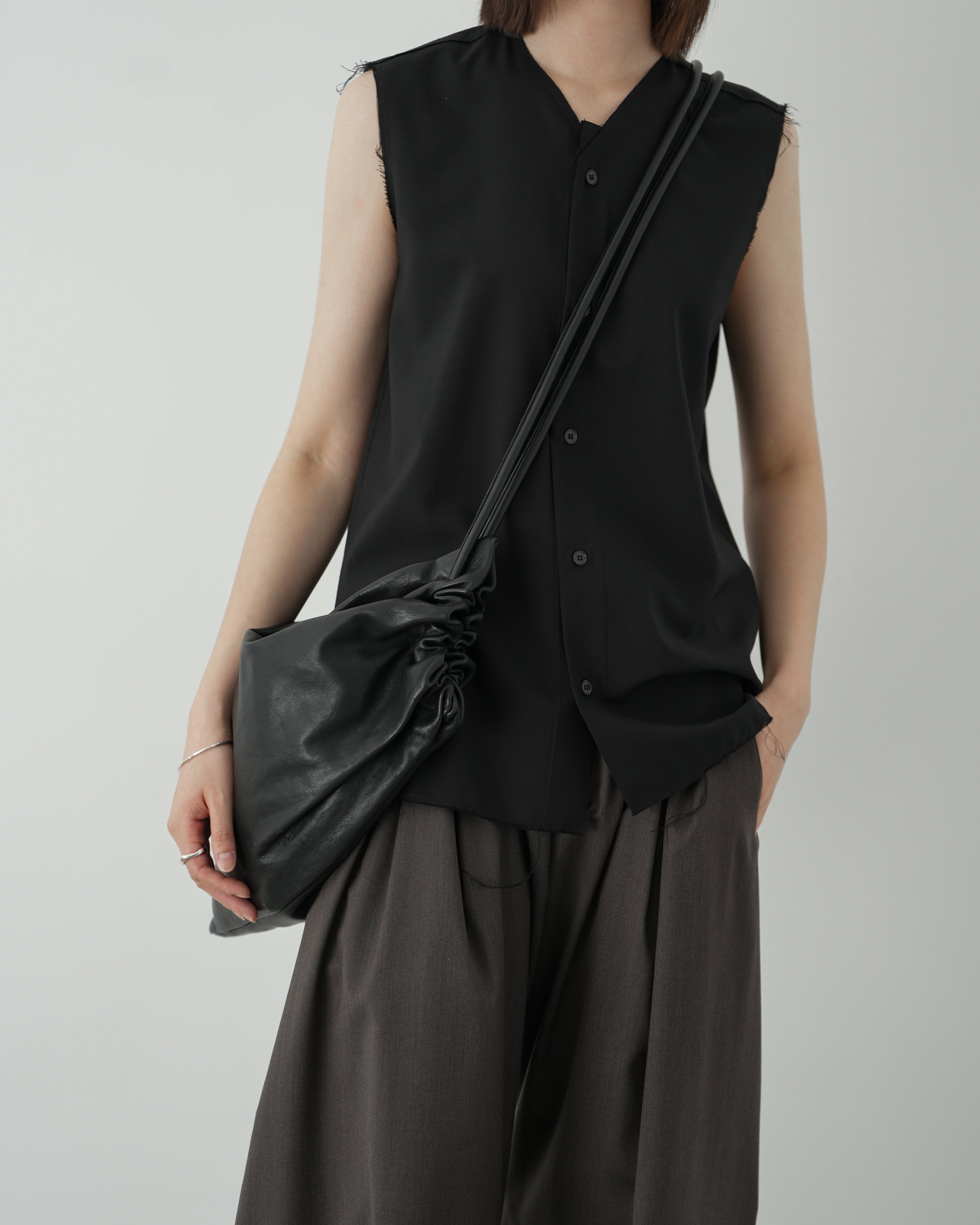 BLACK SUMMER WOOL SLEEVELESS SHIRT