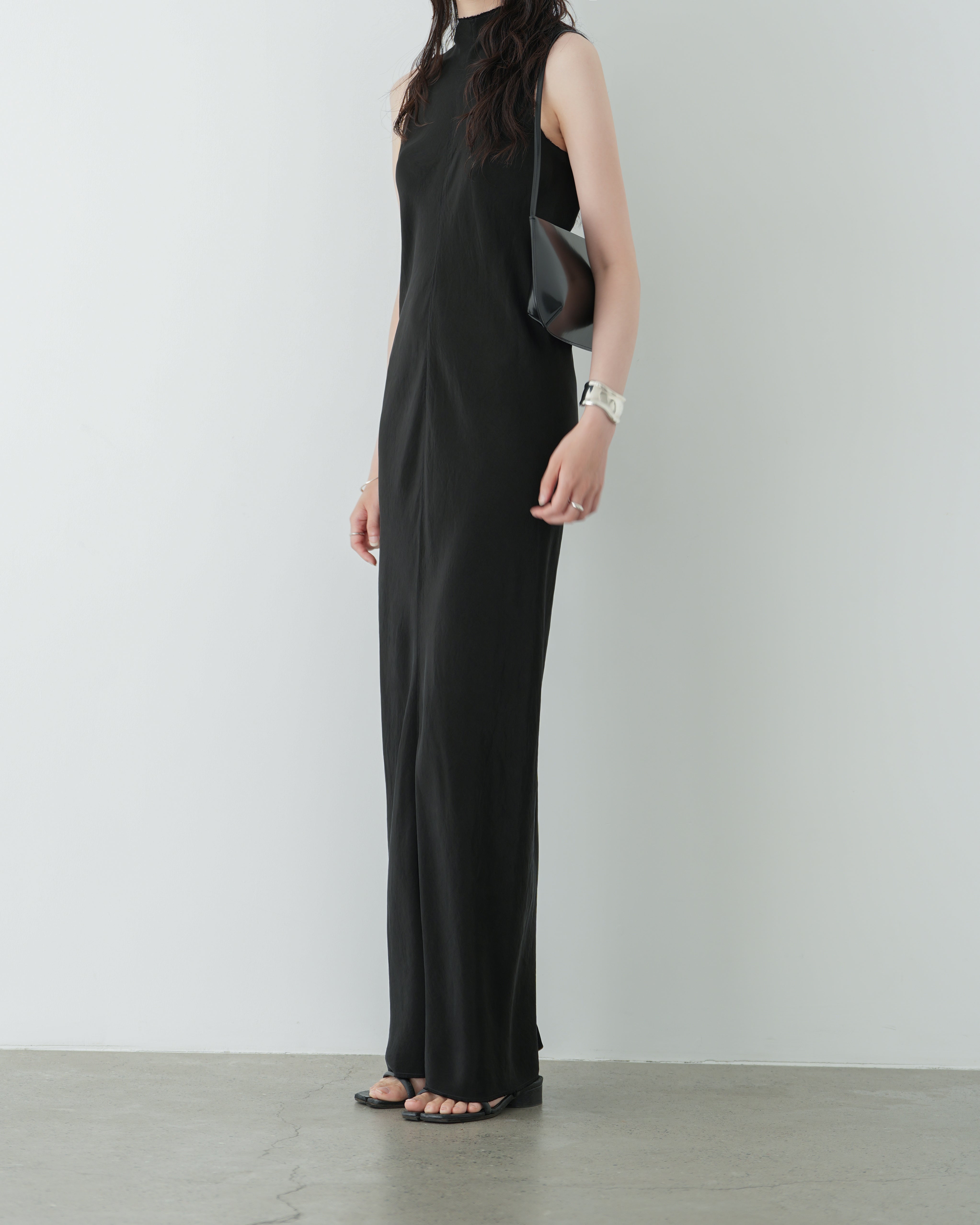 BLACK CUPRO CENTER SEAMS DRESS