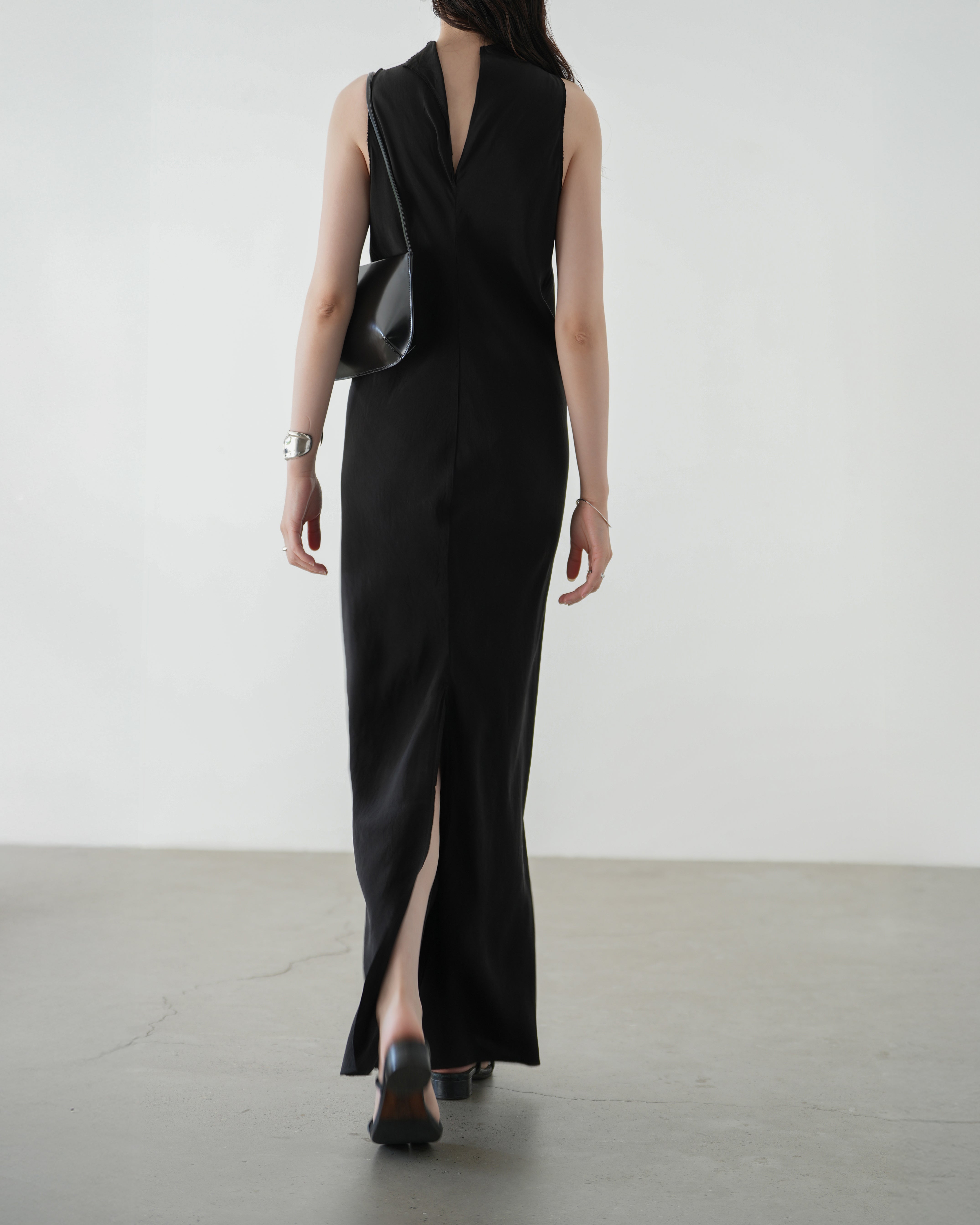 BLACK CUPRO CENTER SEAMS DRESS