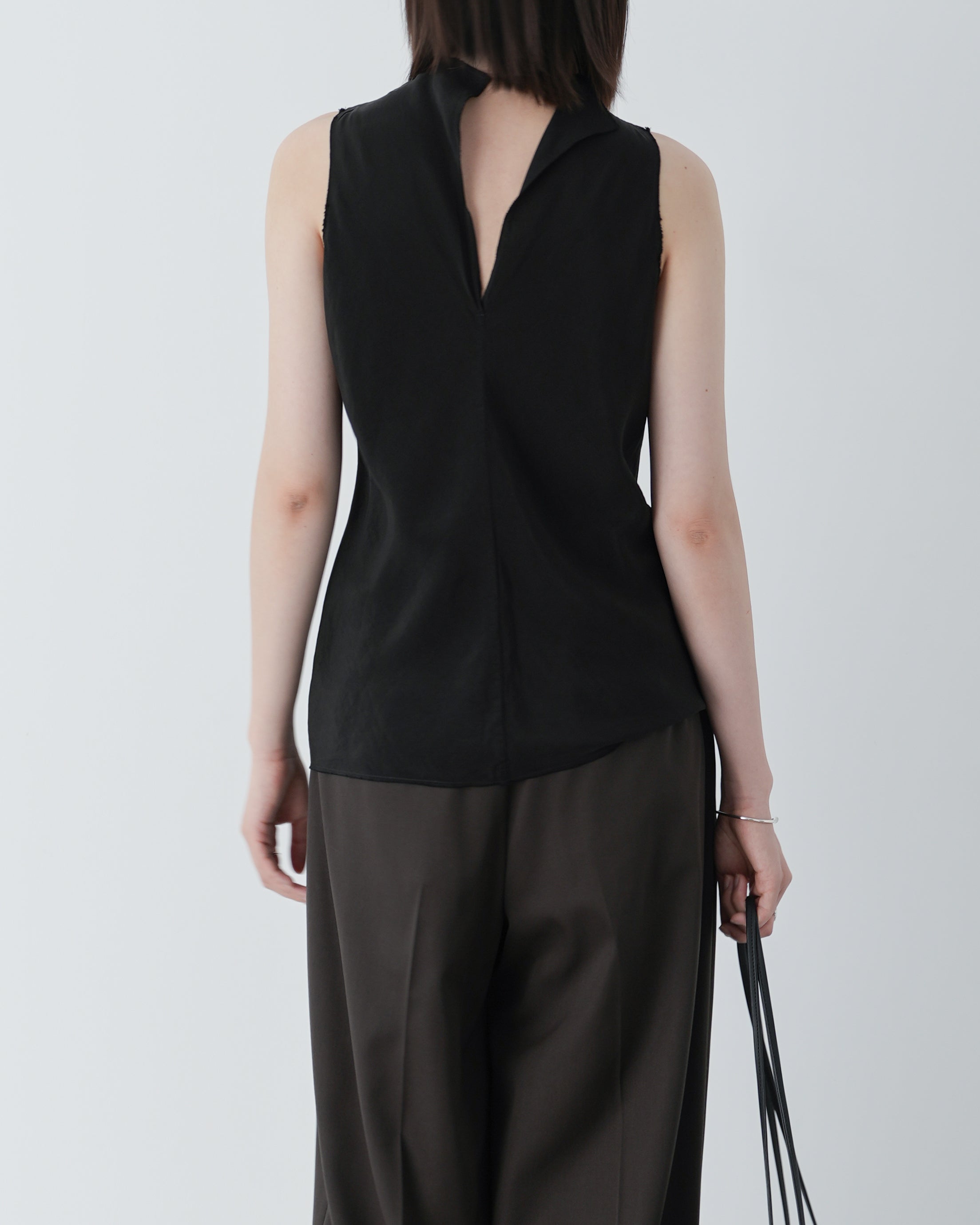 BLACK CUPRO CENTER SEAMS TOP