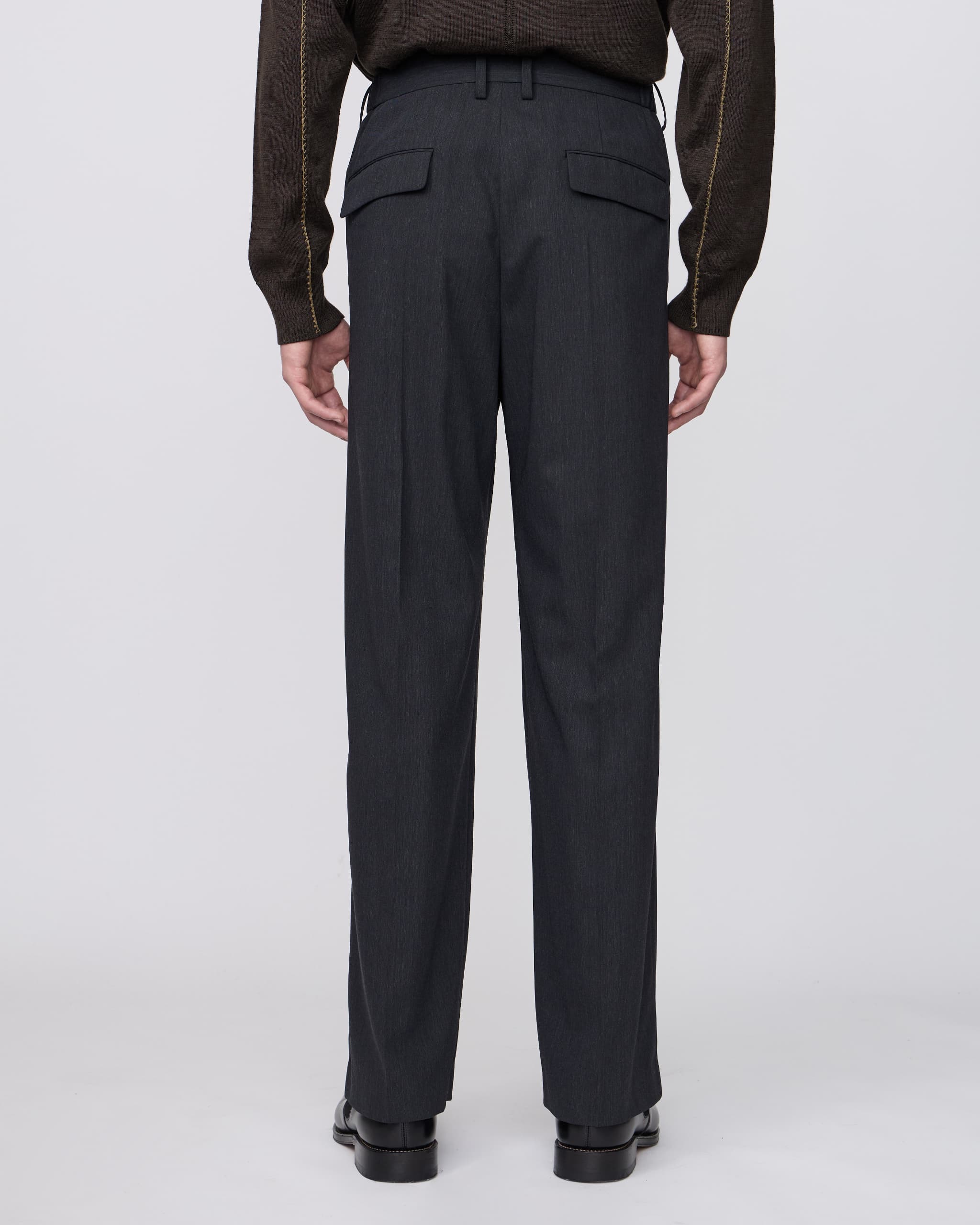 CHARCOAL GRAY TWO TUCKS WIDE TROUSERS