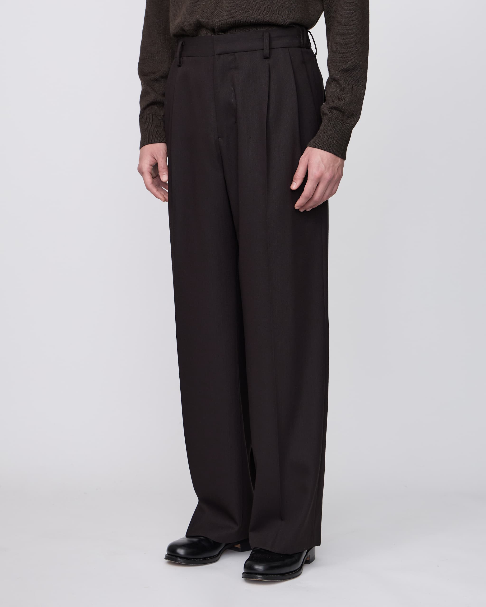 DARK BROWN TWO TUCKS WIDE TROUSERS