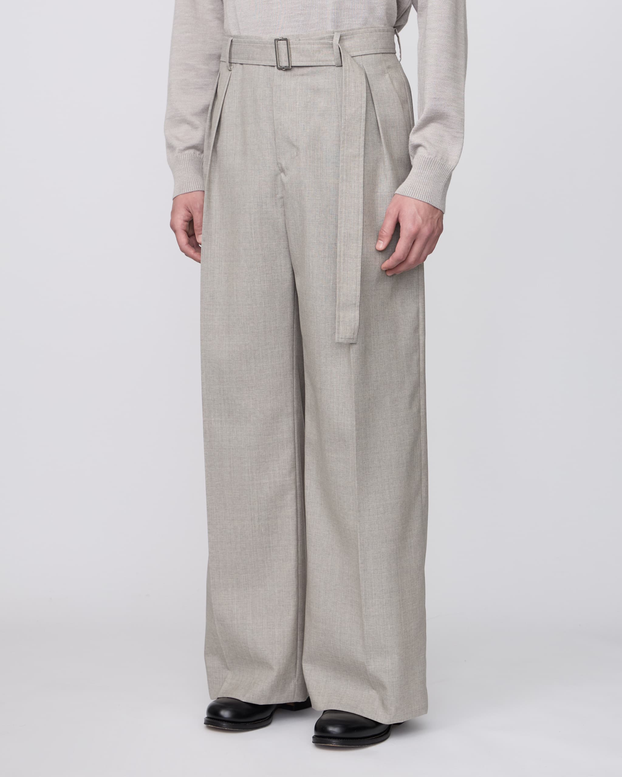 LIGHT GRAY BELTED BAGGY TROUSERS