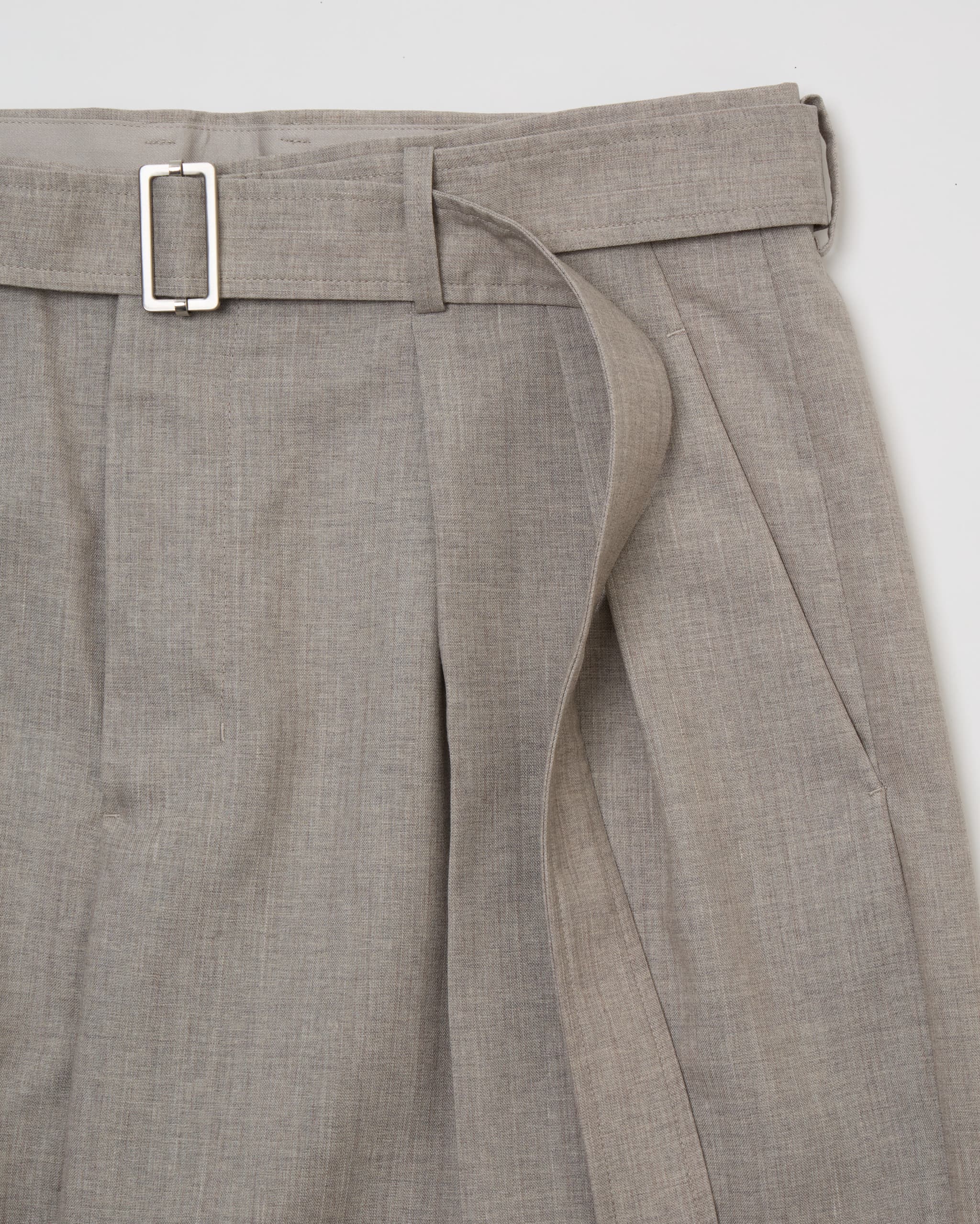 LIGHT GRAY BELTED BAGGY TROUSERS