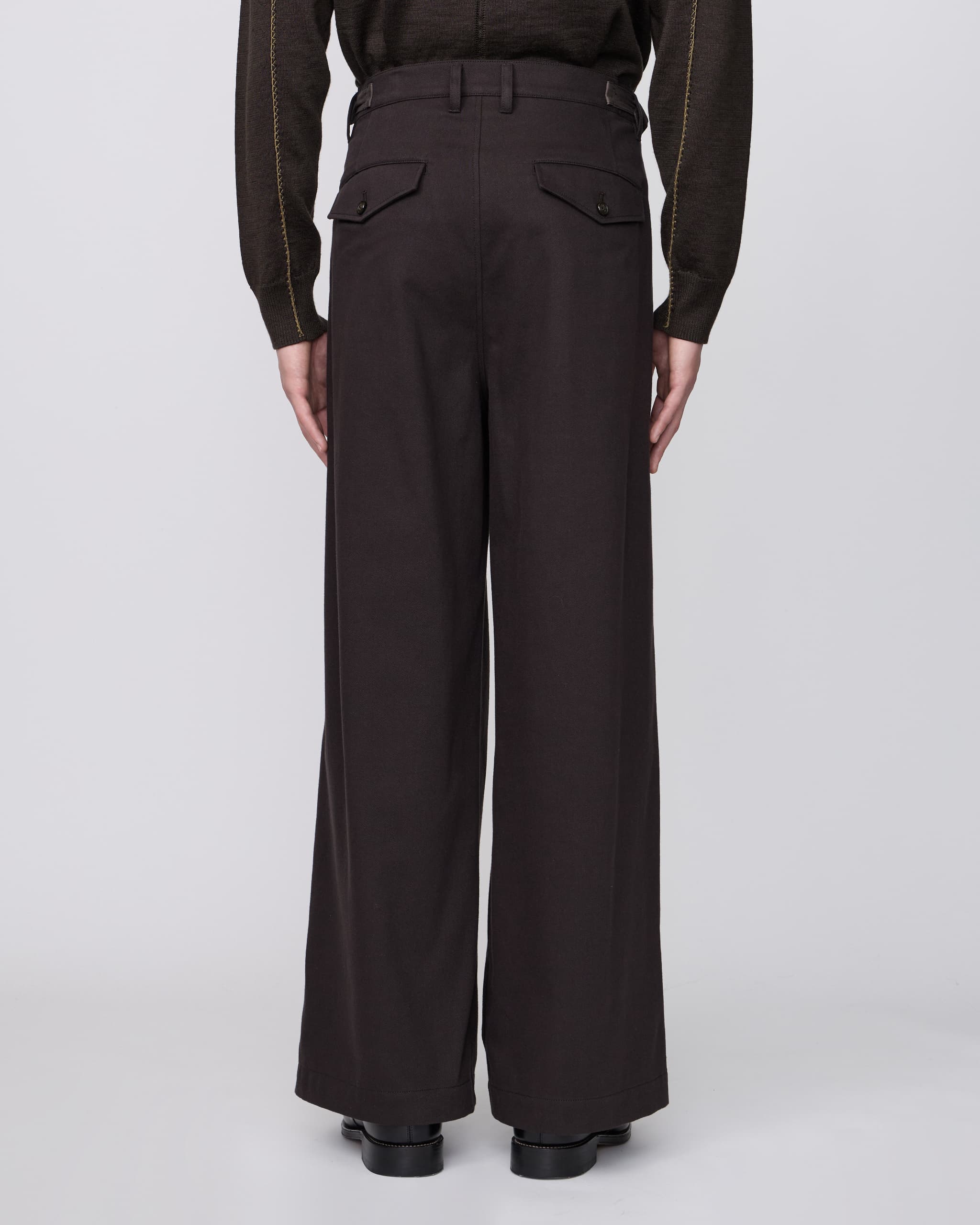 DARK BROWN TWO TUCKS BAGGY PANTS