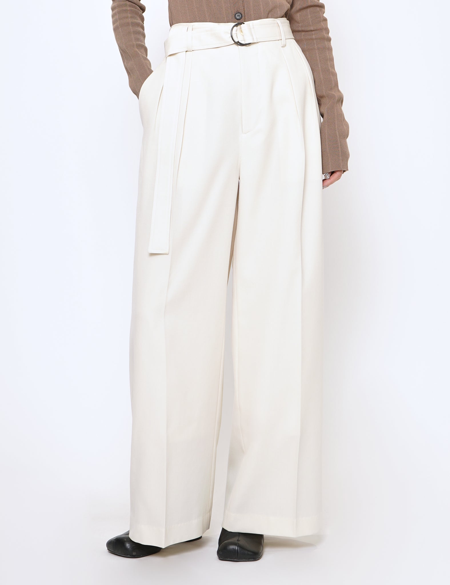 IVORY TWO TUCKS WIDE PANTS